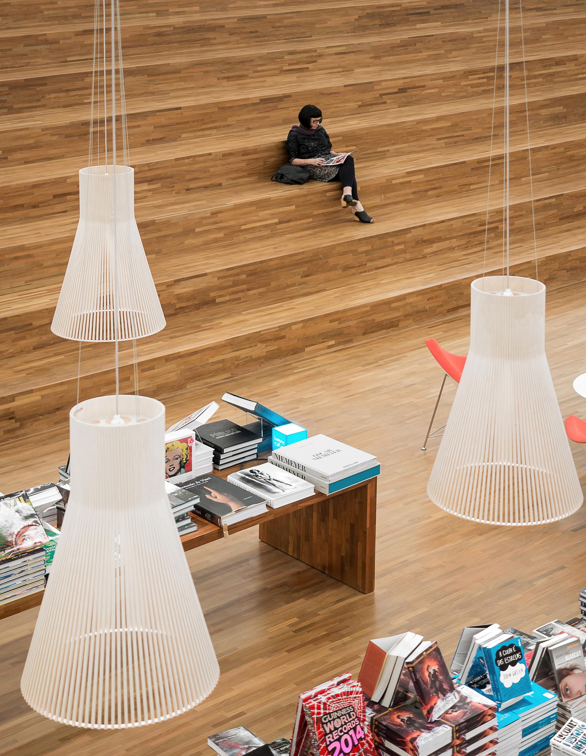 Cultura Bookstore - image 4