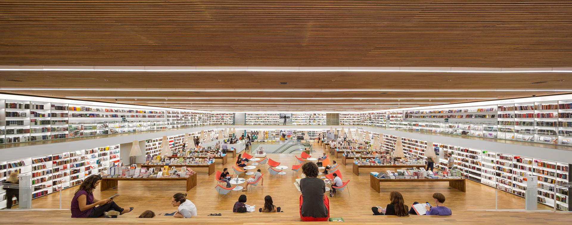 Cultura Bookstore - image 2