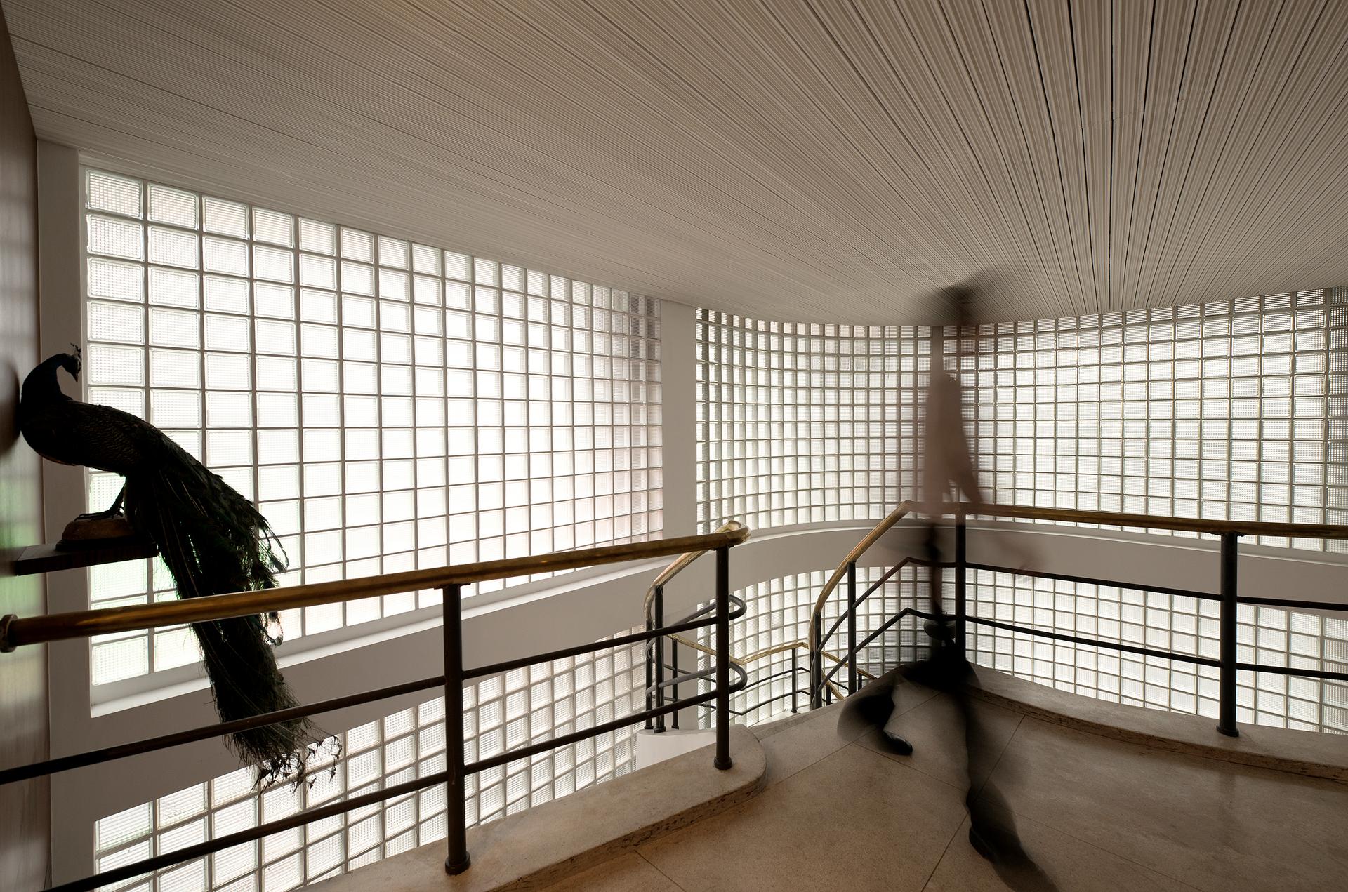 Riviera Bar - image 2
