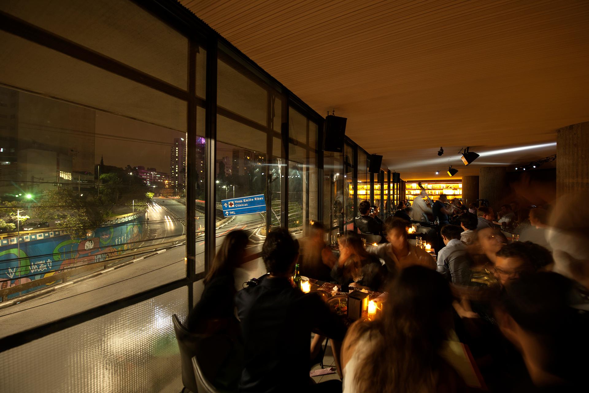 Riviera Bar - image 8