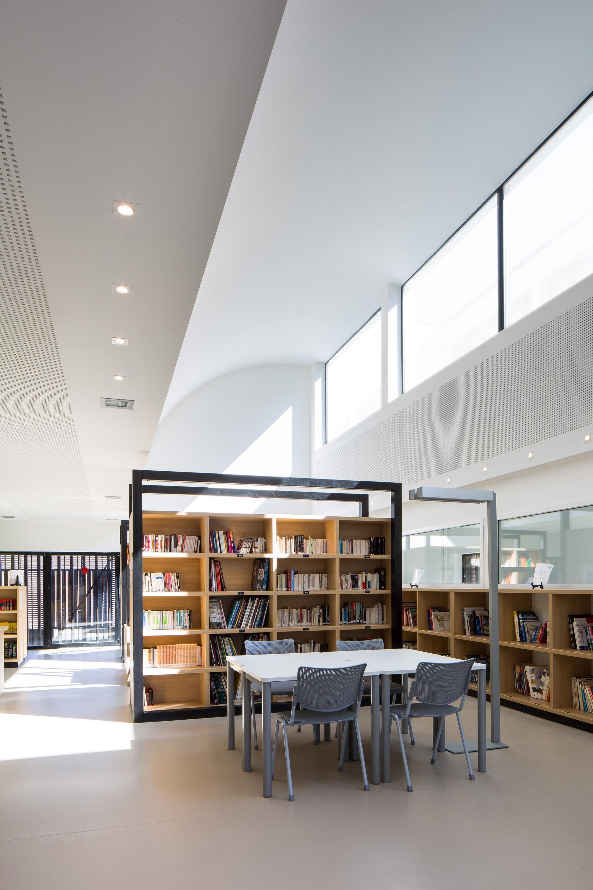 Professionnal & Technical High School - image 10