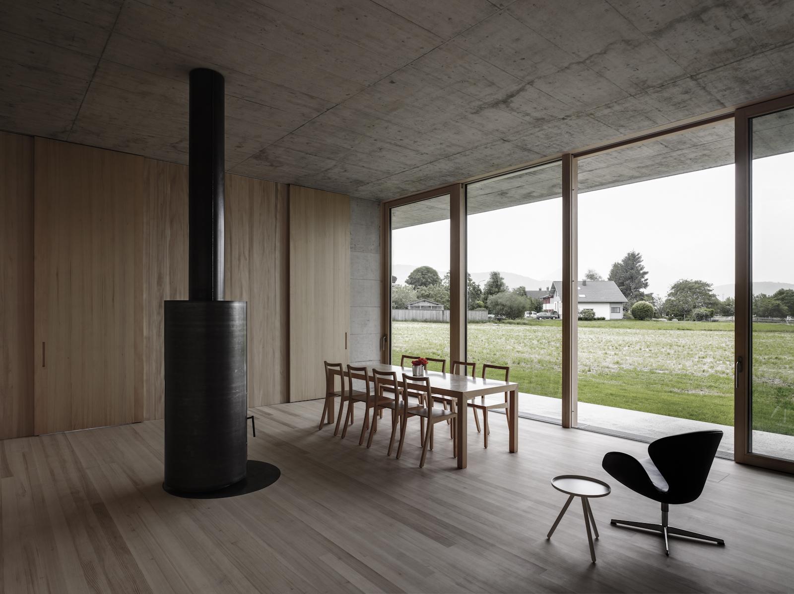 Griss Equine Veterinary Practice + doctor´s apartment - image 13