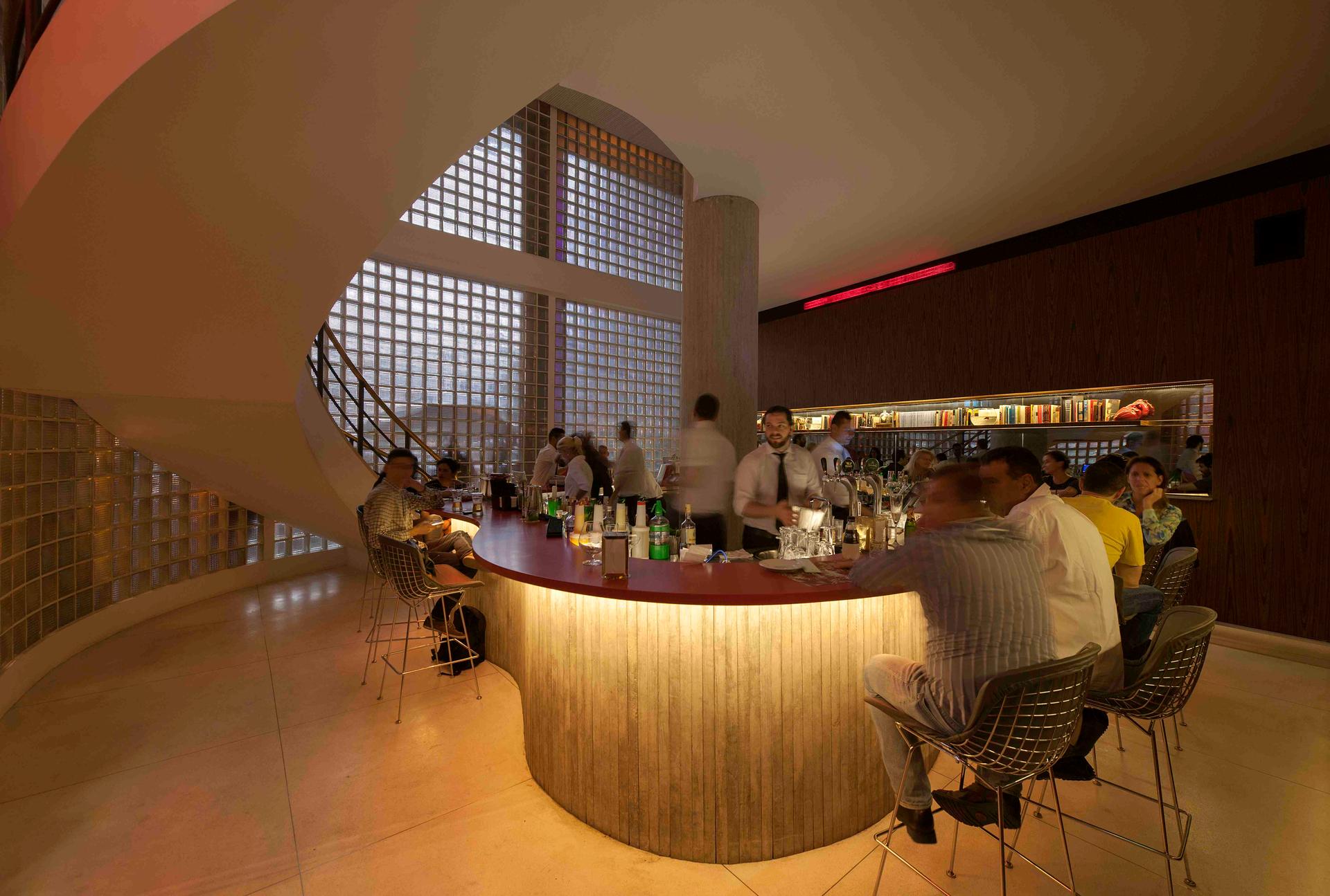 Riviera Bar - image 3