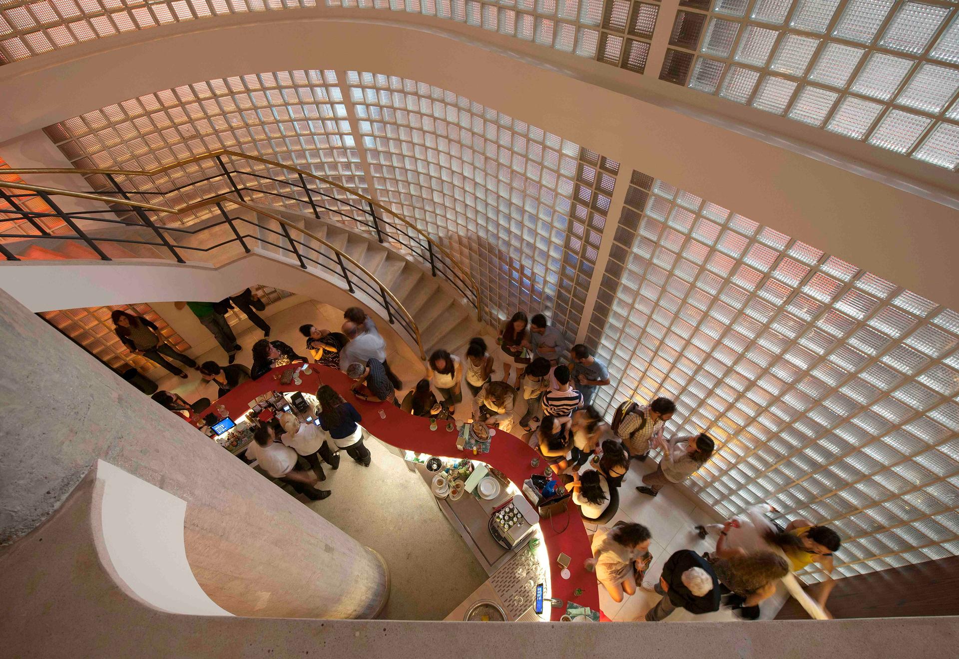 Riviera Bar - image 4