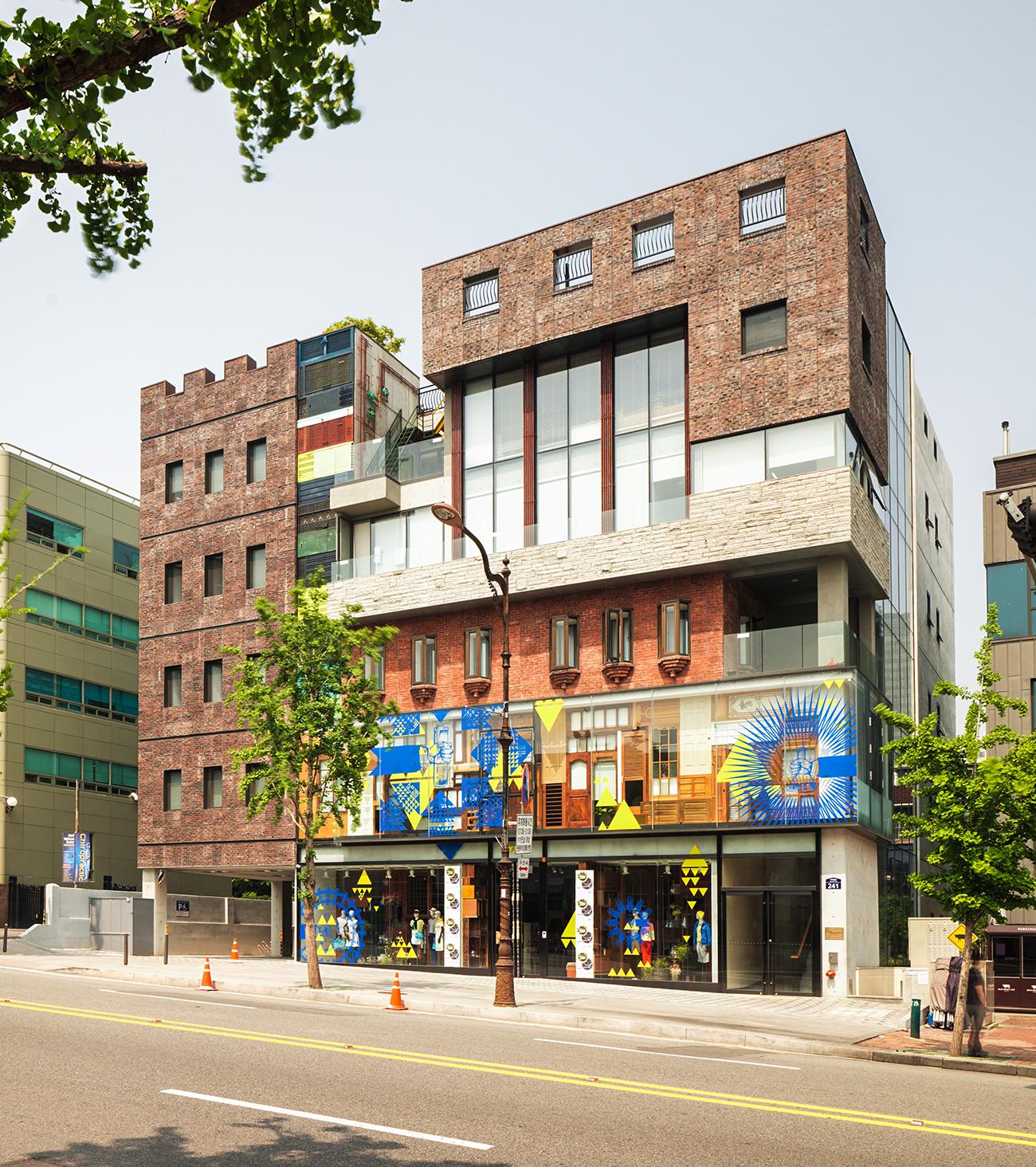 Samsung Beaker Flagship Store Facade Design - image 5