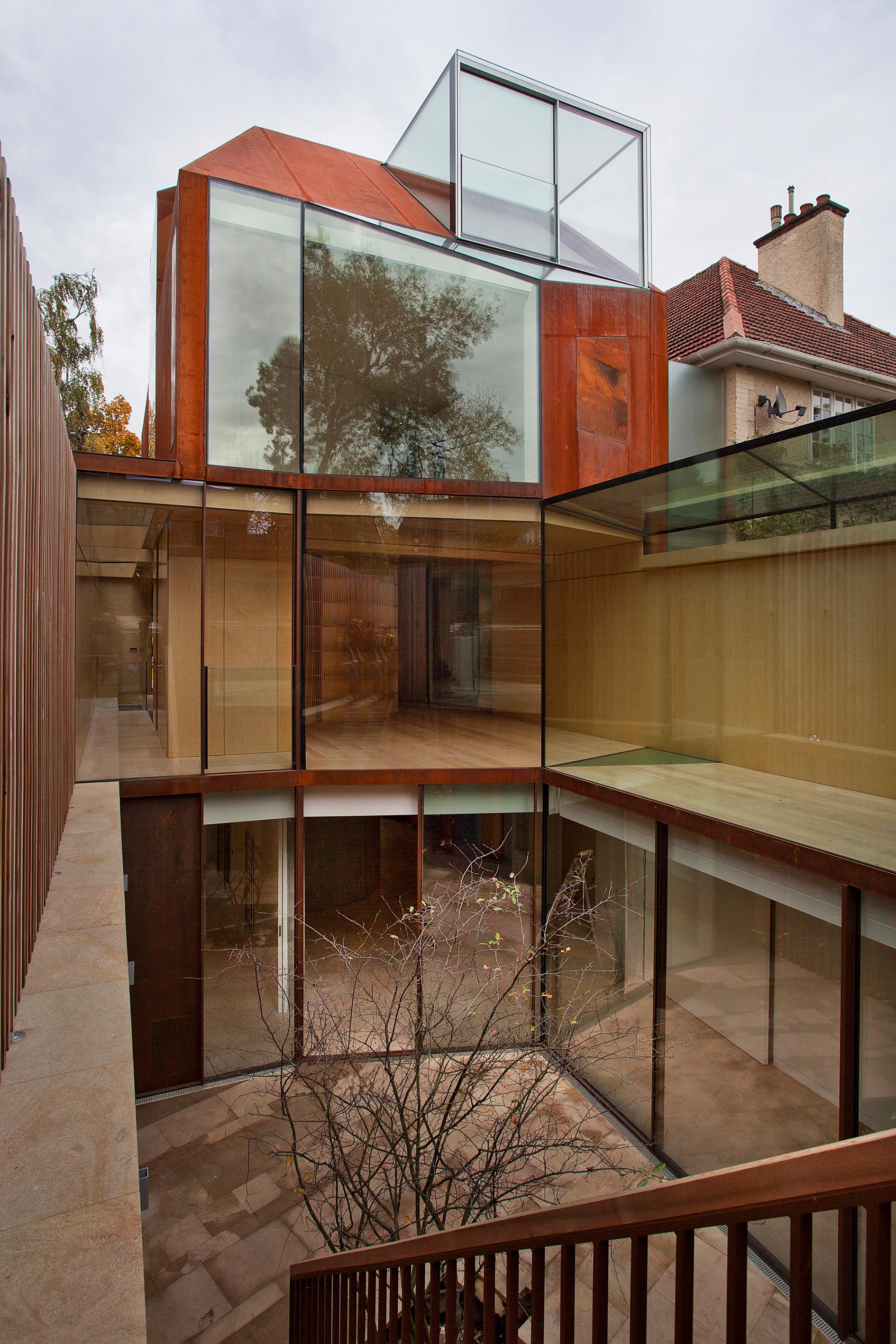 Cor-Ten House in Putney - image 3