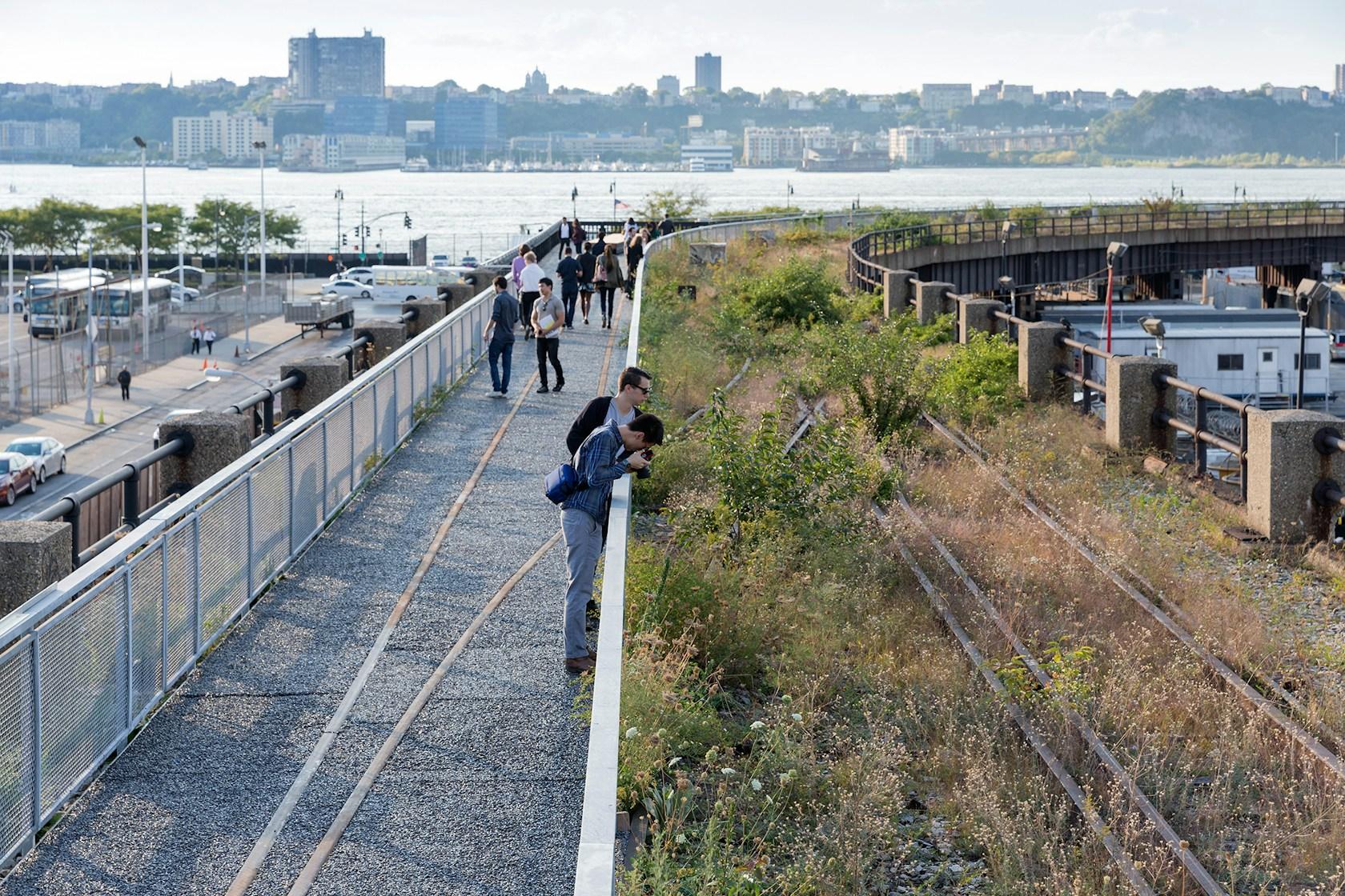 High Line at the Rail Yards - image 5