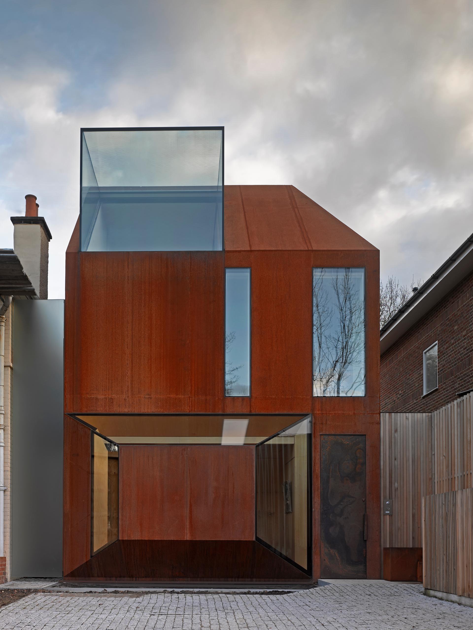 Cor-Ten House in Putney - image 2