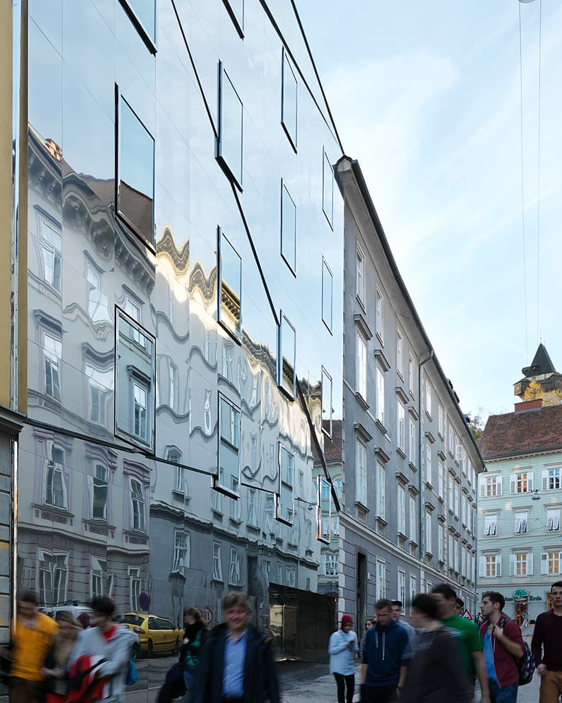 Stadthaus Ballhausgasse / Broken mirror house - image 2
