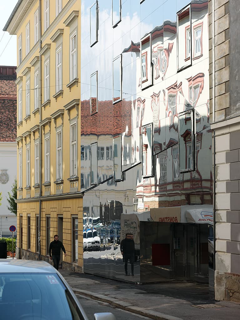 Stadthaus Ballhausgasse / Broken mirror house - image 5