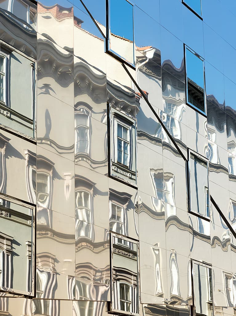 Stadthaus Ballhausgasse / Broken mirror house
