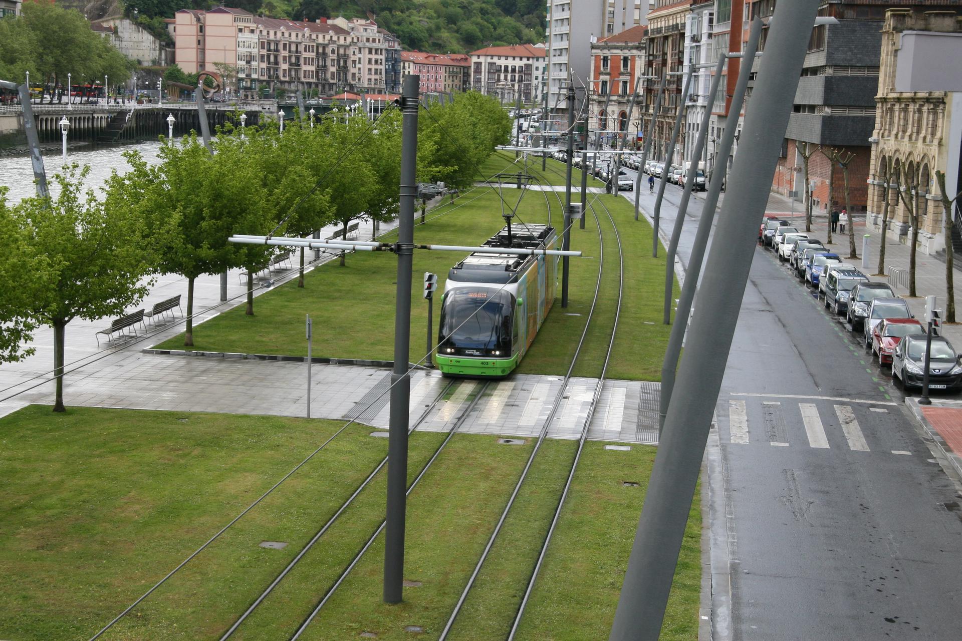 BILBAO WATERFRONT ABANDOIBARRA MASTER PLAN - image 9