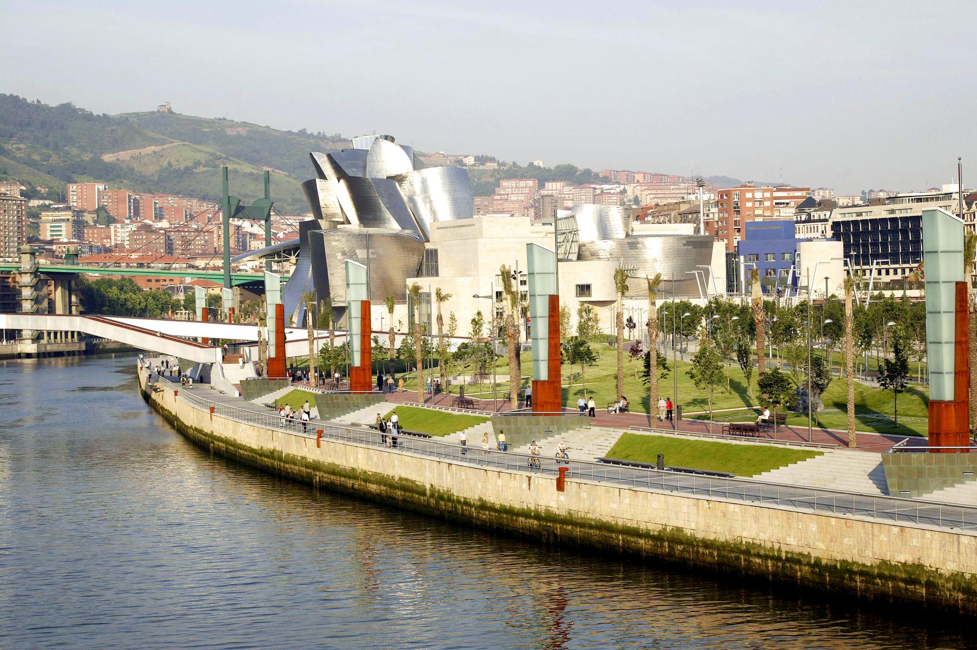BILBAO WATERFRONT ABANDOIBARRA MASTER PLAN - image 10