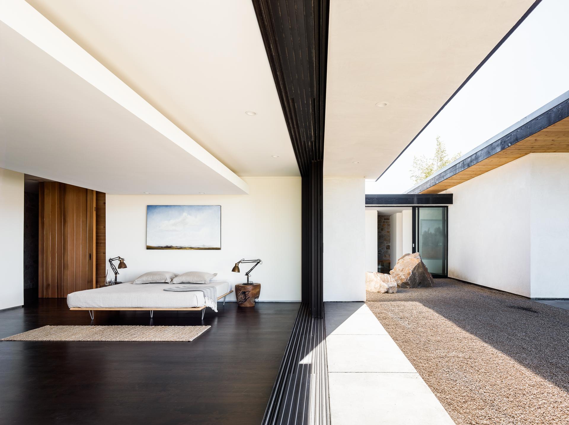 House Set on the Valley Floor - image 9