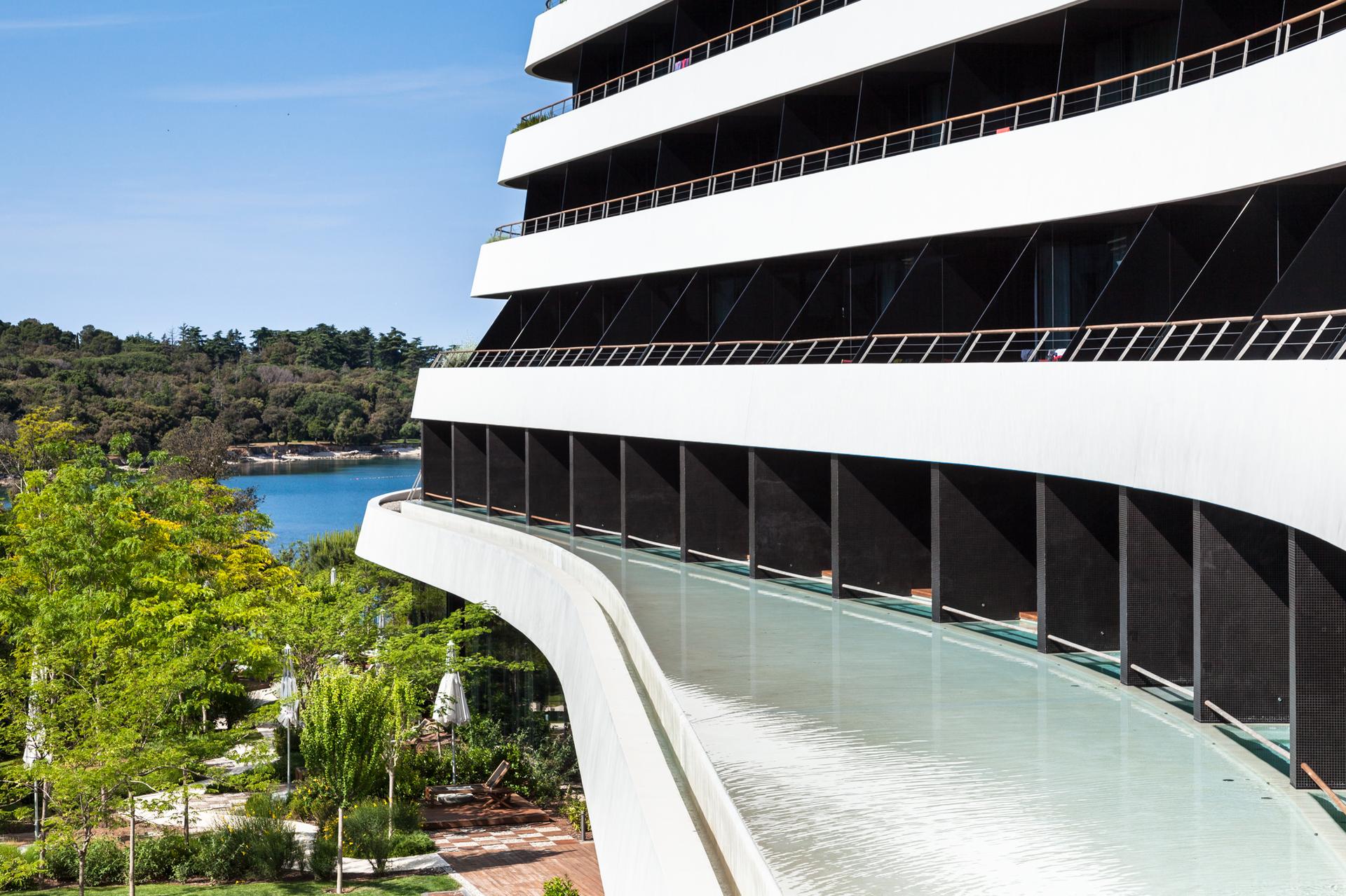 Hotel Lone - image 4