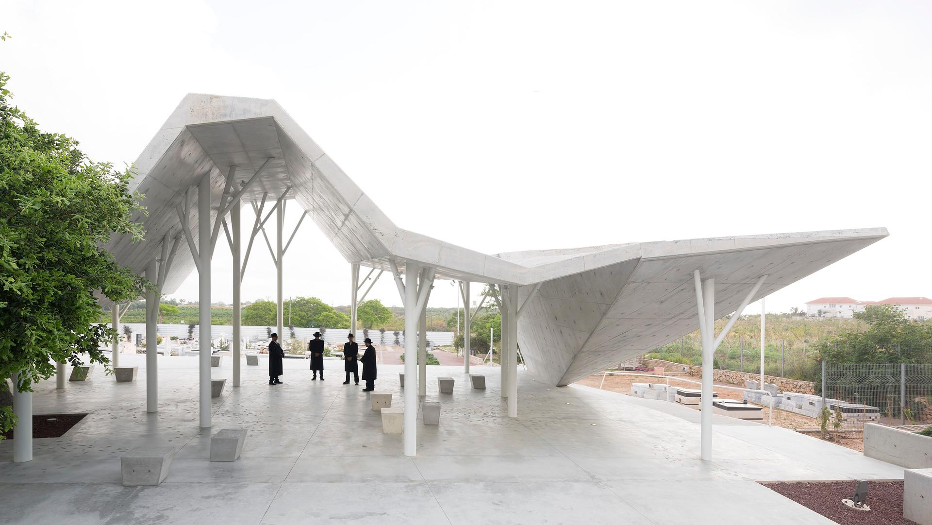open-sided shelter - image 2