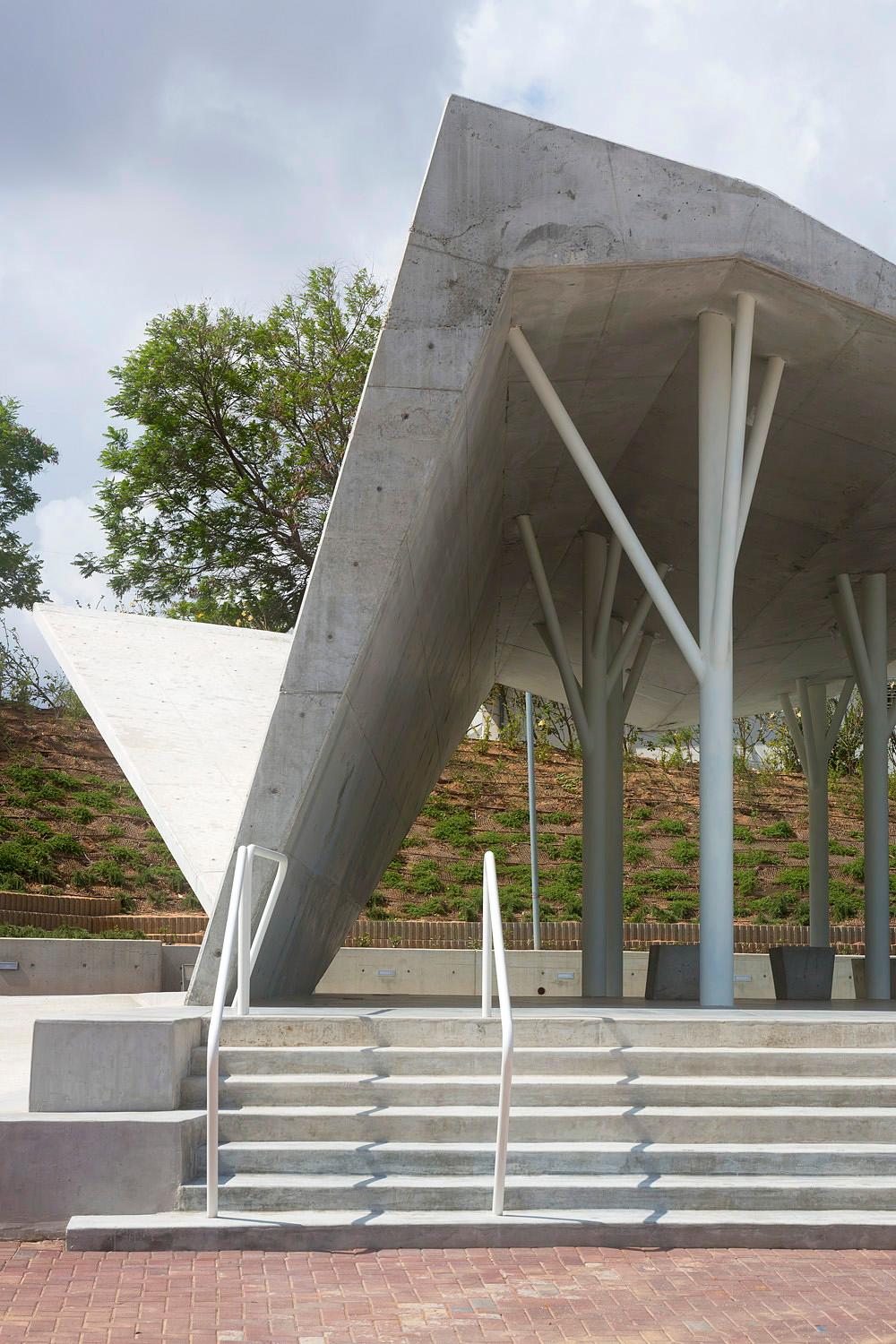 open-sided shelter - image 3