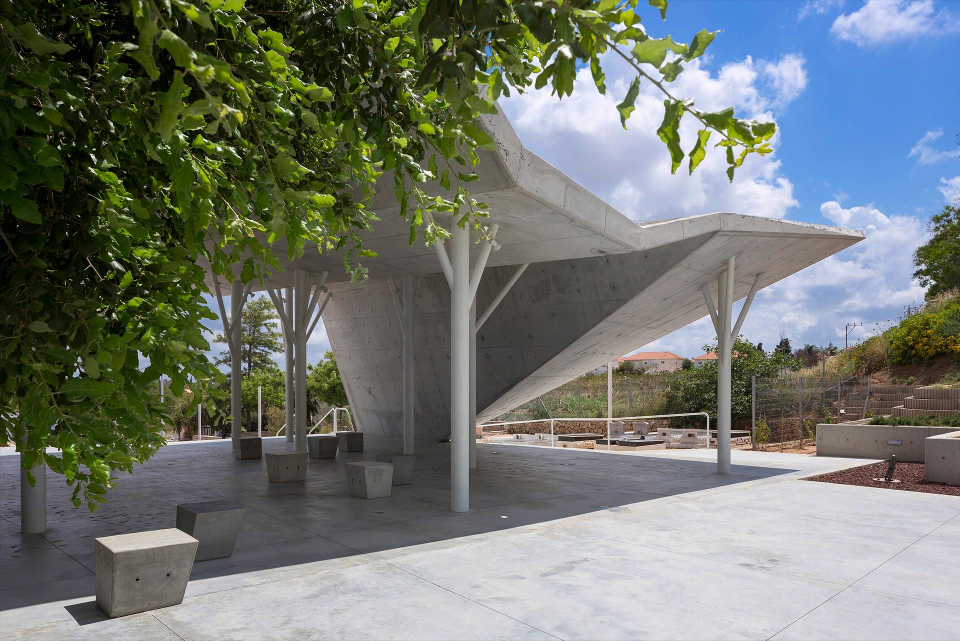 open-sided shelter - image 6