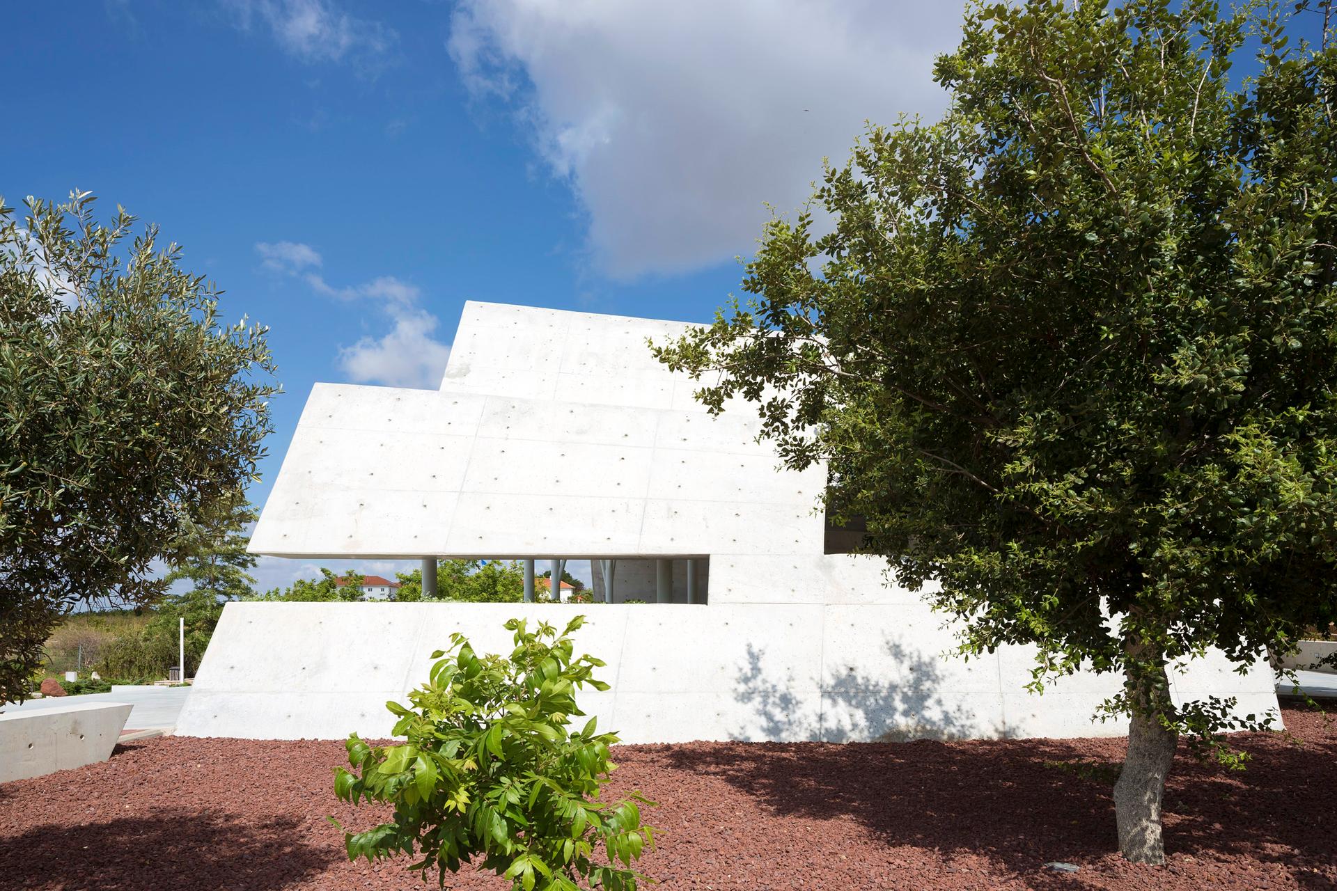 open-sided shelter - image 7
