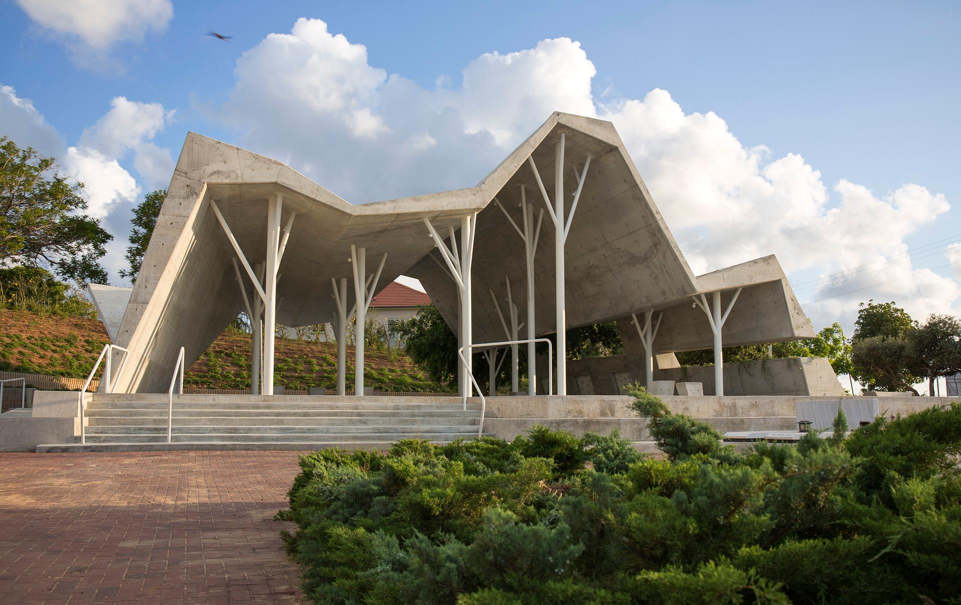 open-sided shelter - image 10