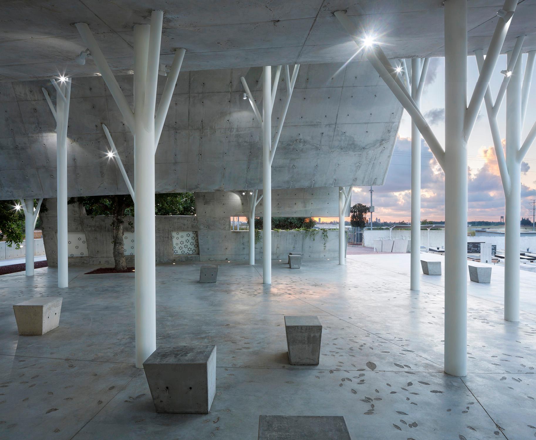 open-sided shelter - image 12