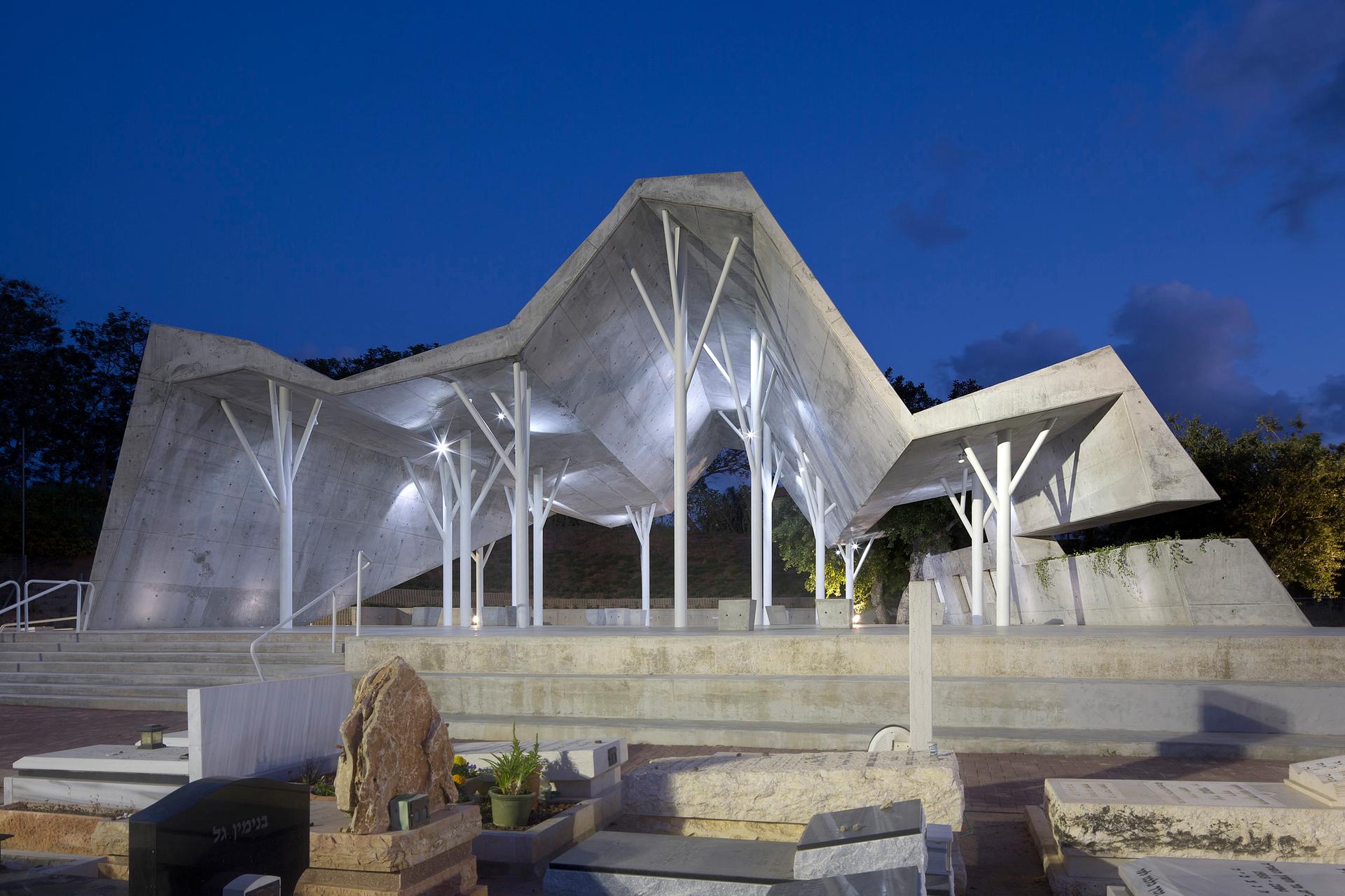 open-sided shelter - image 13