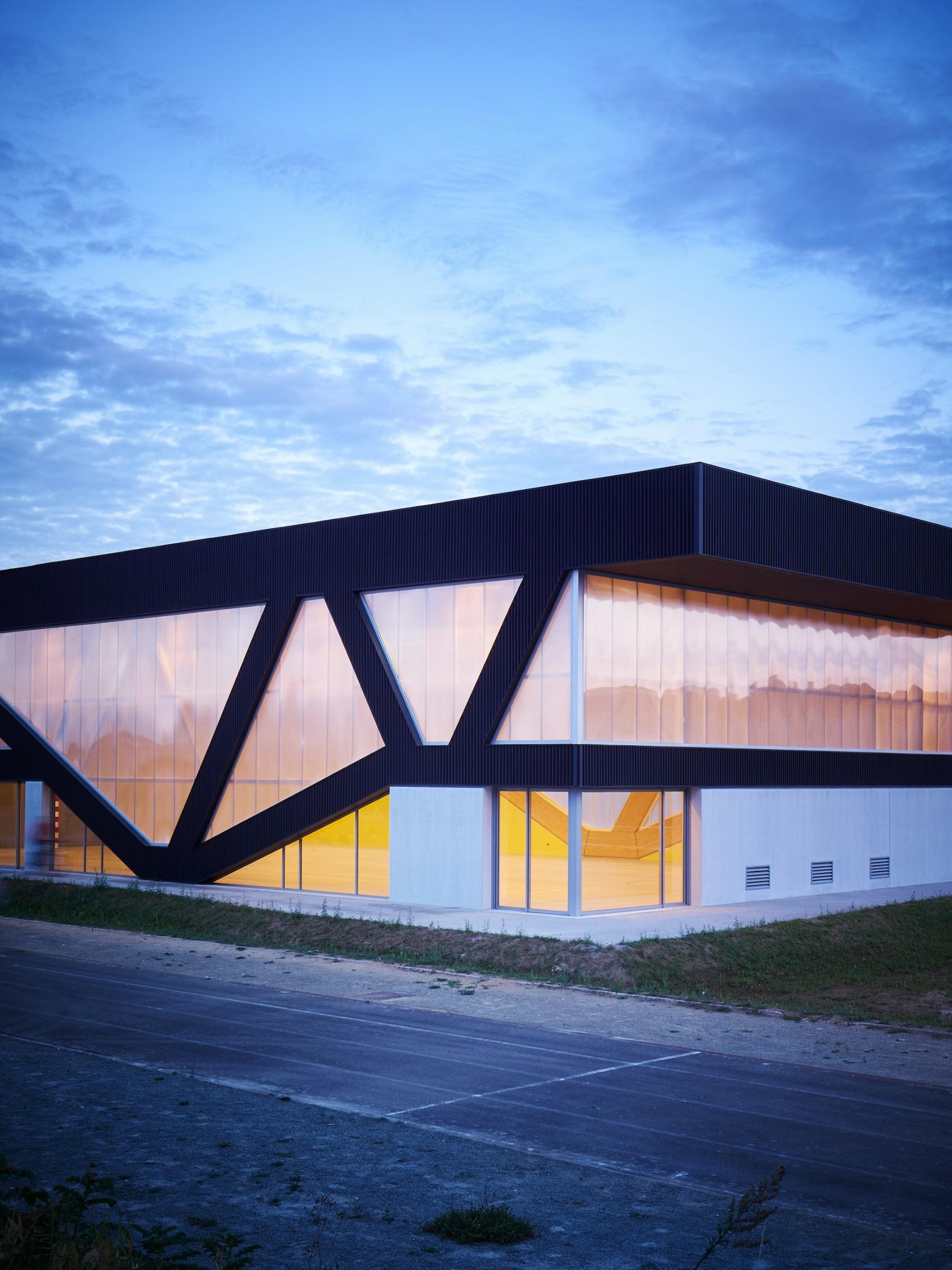 Nathalie Mauclair Gymnasium - image 3