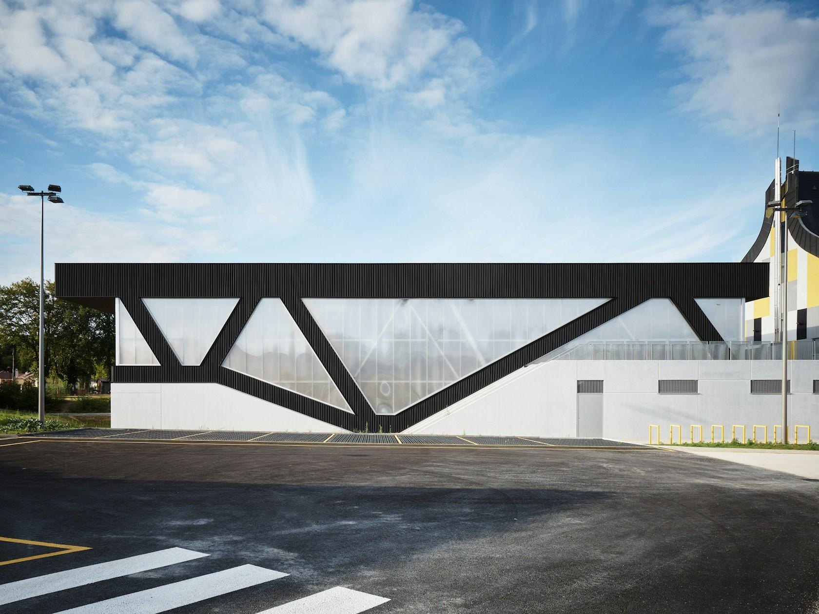 Nathalie Mauclair Gymnasium - image 5