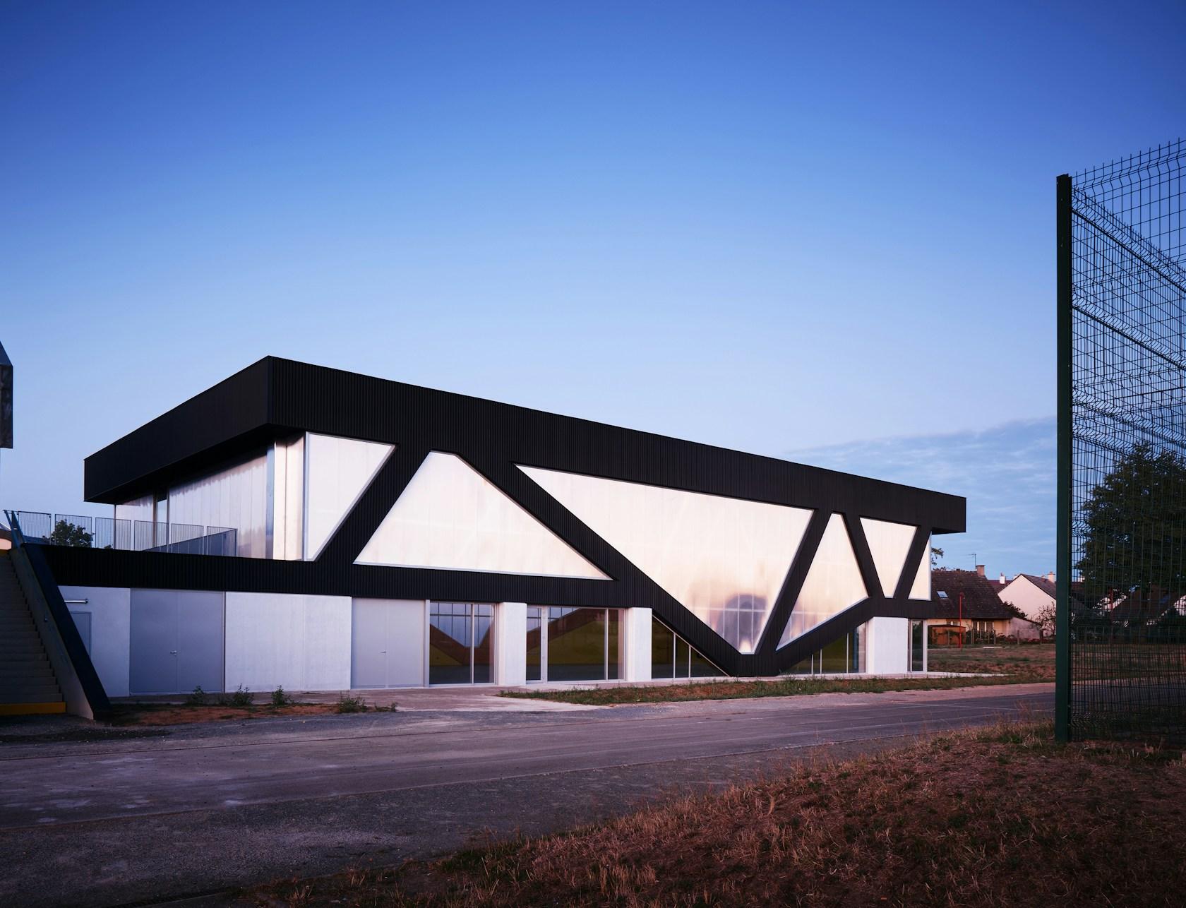 Nathalie Mauclair Gymnasium - image 7