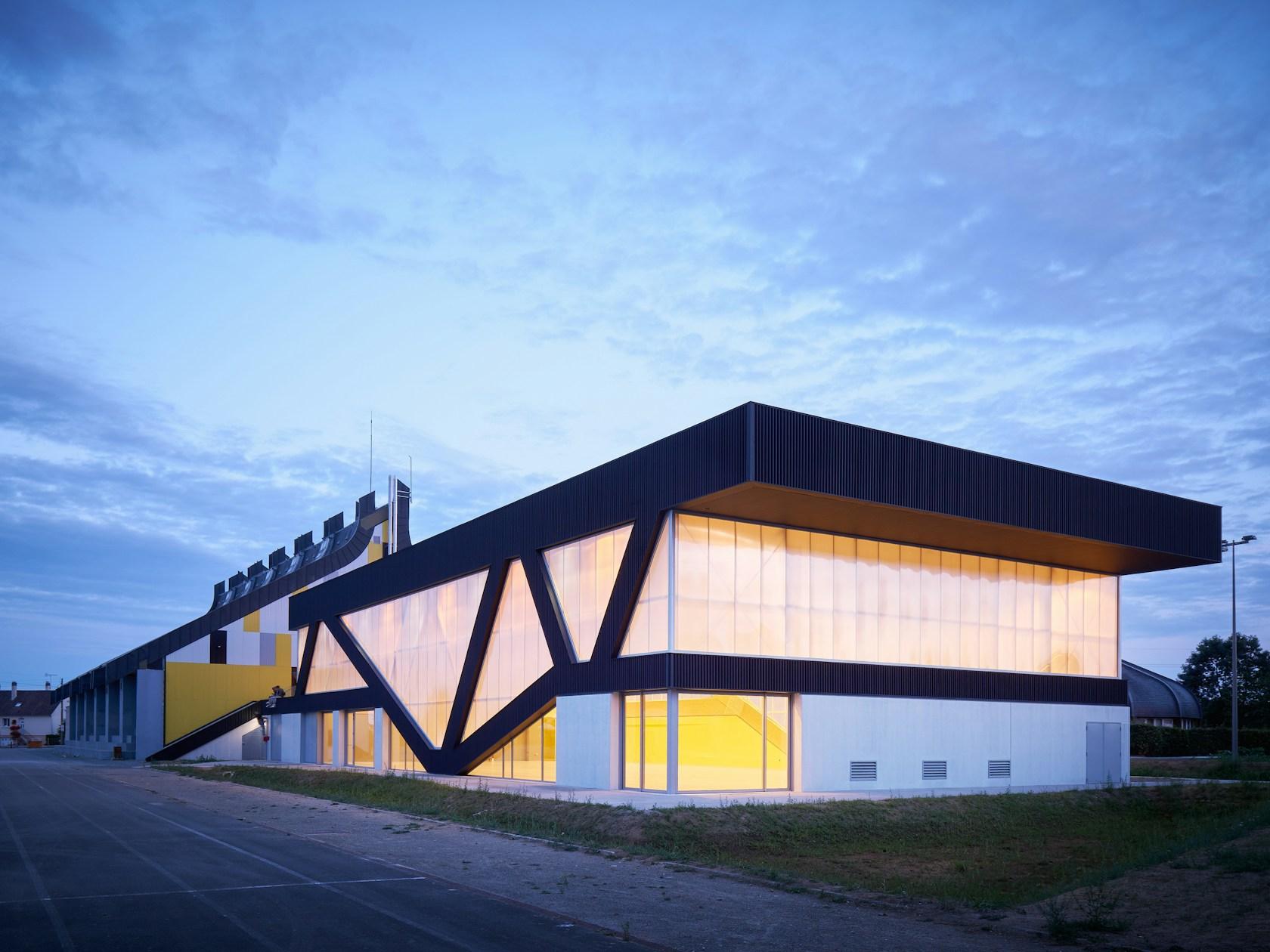 Nathalie Mauclair Gymnasium - image 14