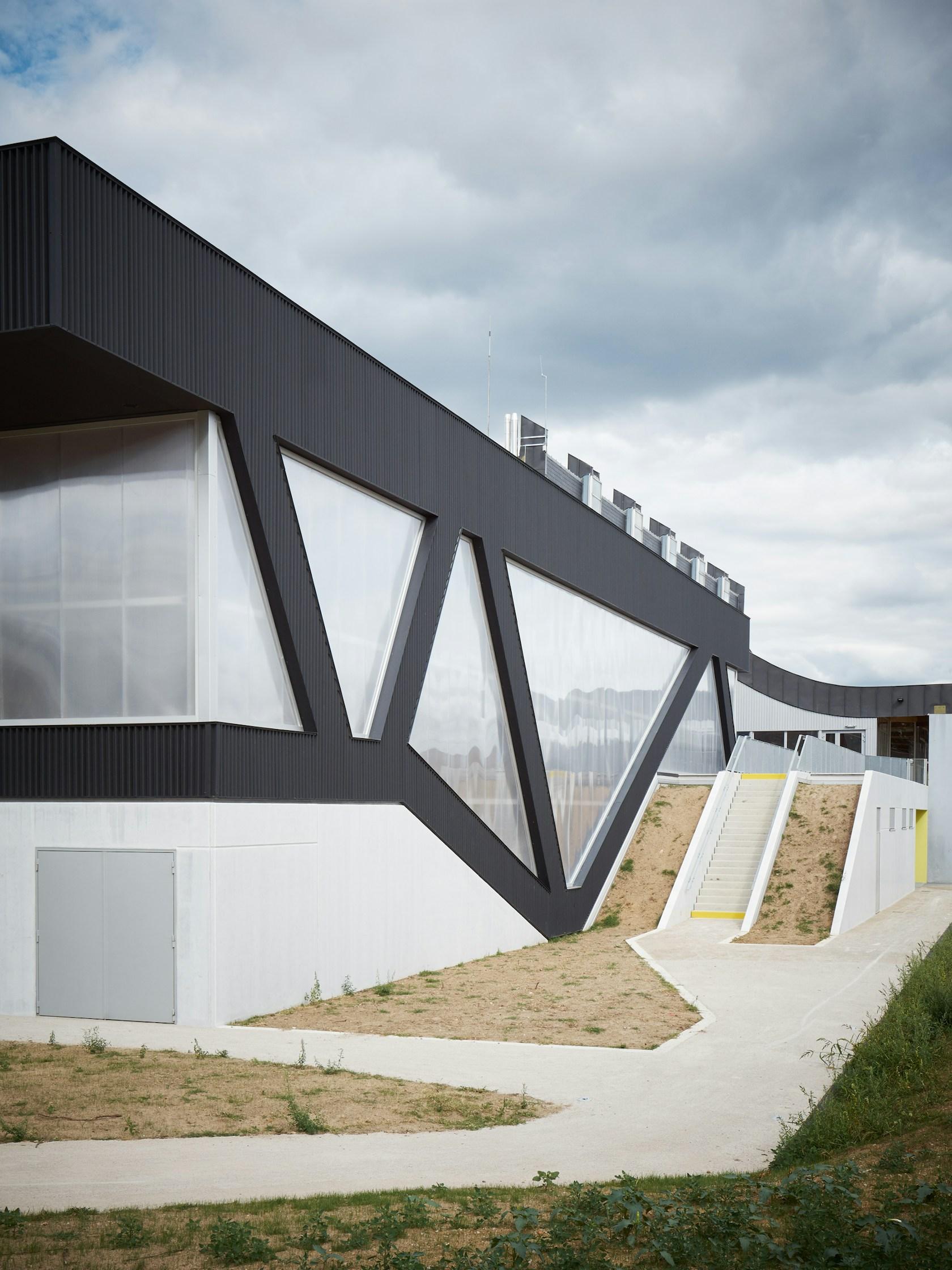 Nathalie Mauclair Gymnasium - image 16