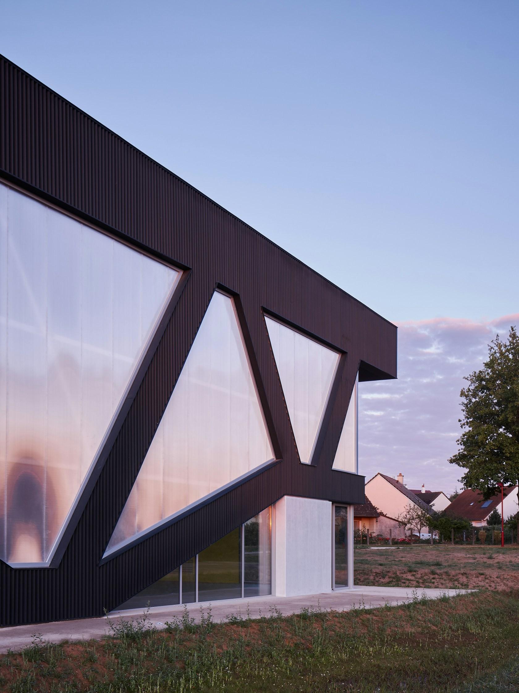 Nathalie Mauclair Gymnasium - image 22