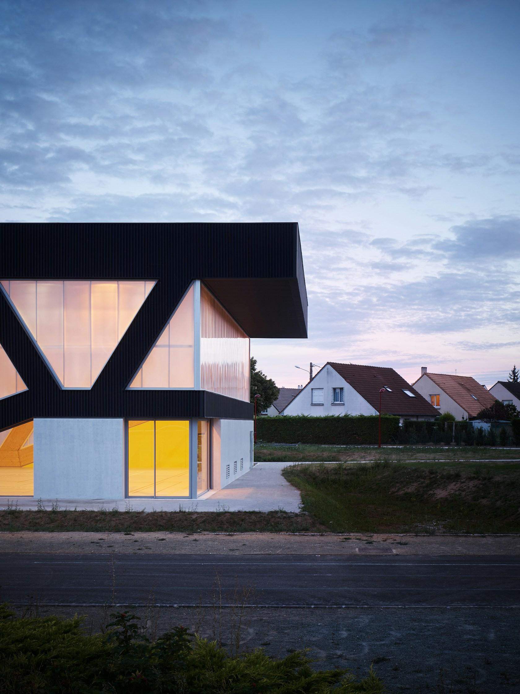 Nathalie Mauclair Gymnasium - image 24