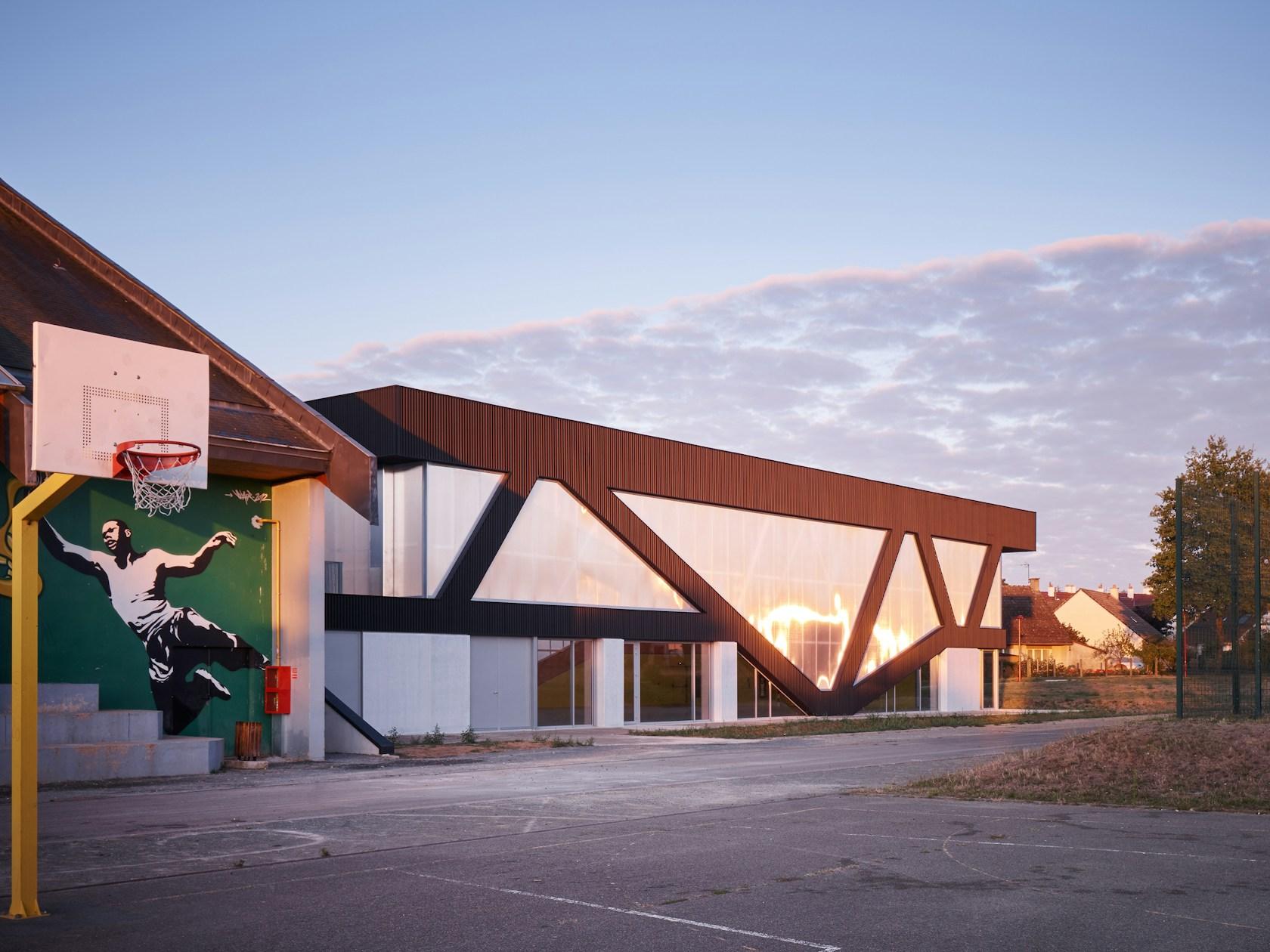 Nathalie Mauclair Gymnasium - image 26