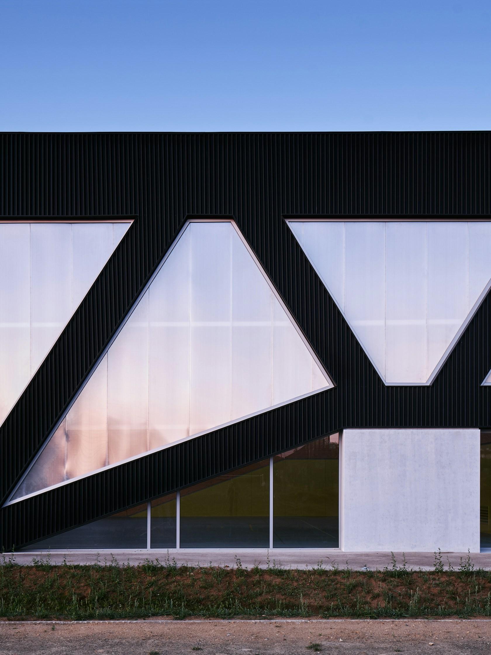 Nathalie Mauclair Gymnasium - image 27