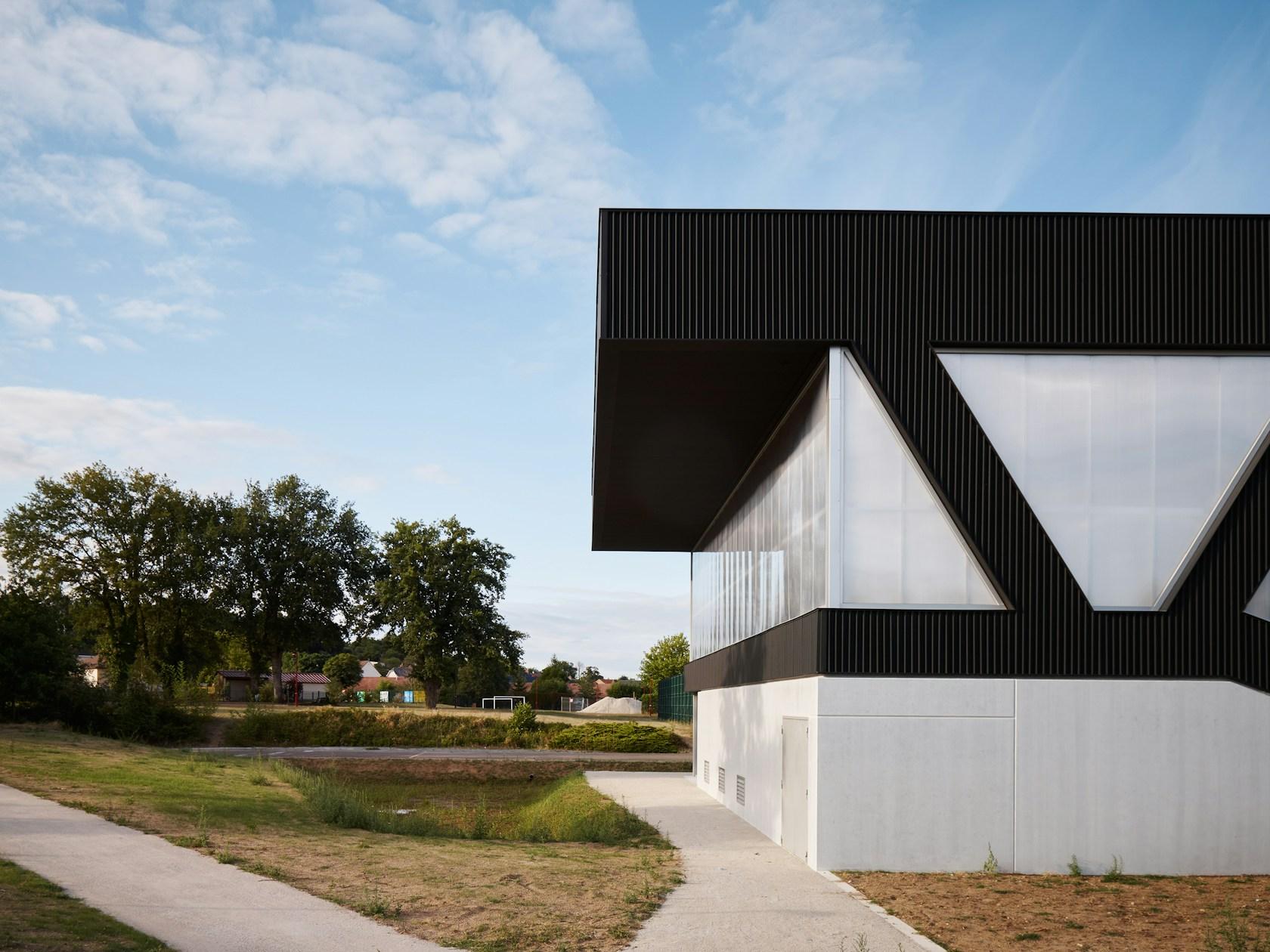 Nathalie Mauclair Gymnasium - image 30