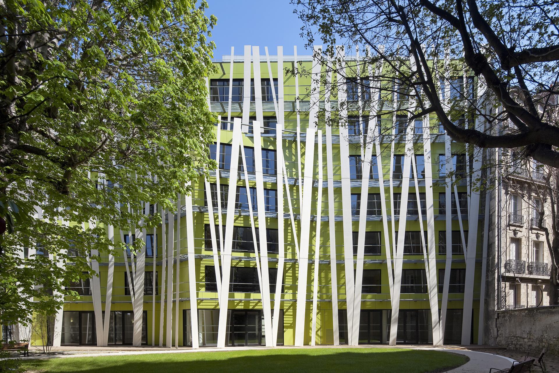 EXPERIMENTAL ALZHEIMER NURSING HOME IN PARIS