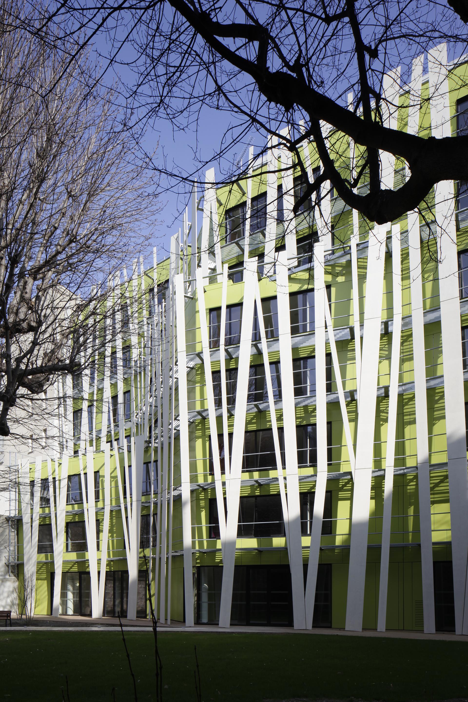 EXPERIMENTAL ALZHEIMER NURSING HOME IN PARIS - image 4
