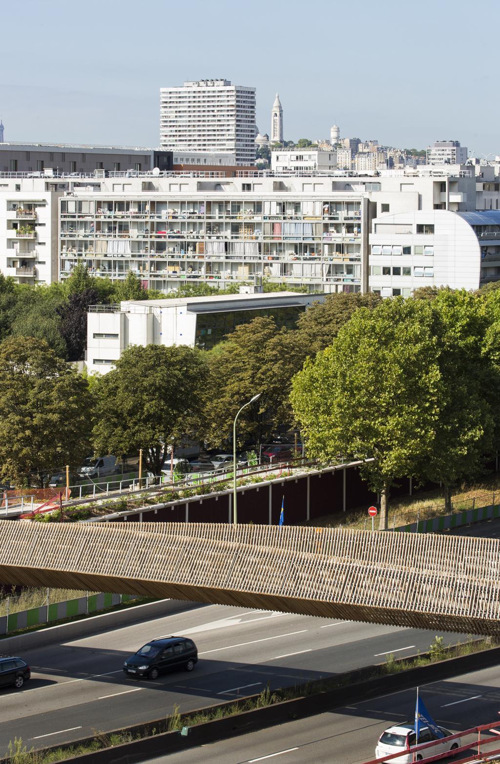 Footbridge over the boulevard périphérique - image 9
