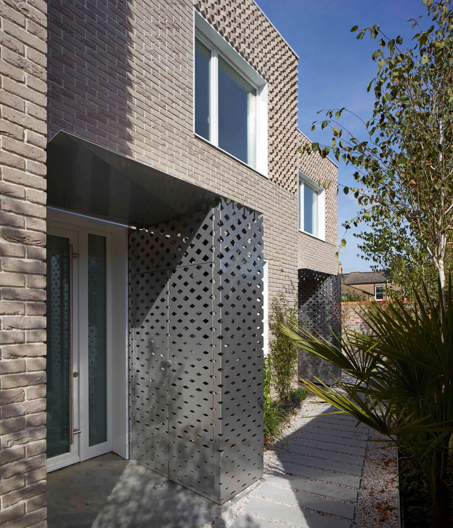 Hindmans Yard - image 2