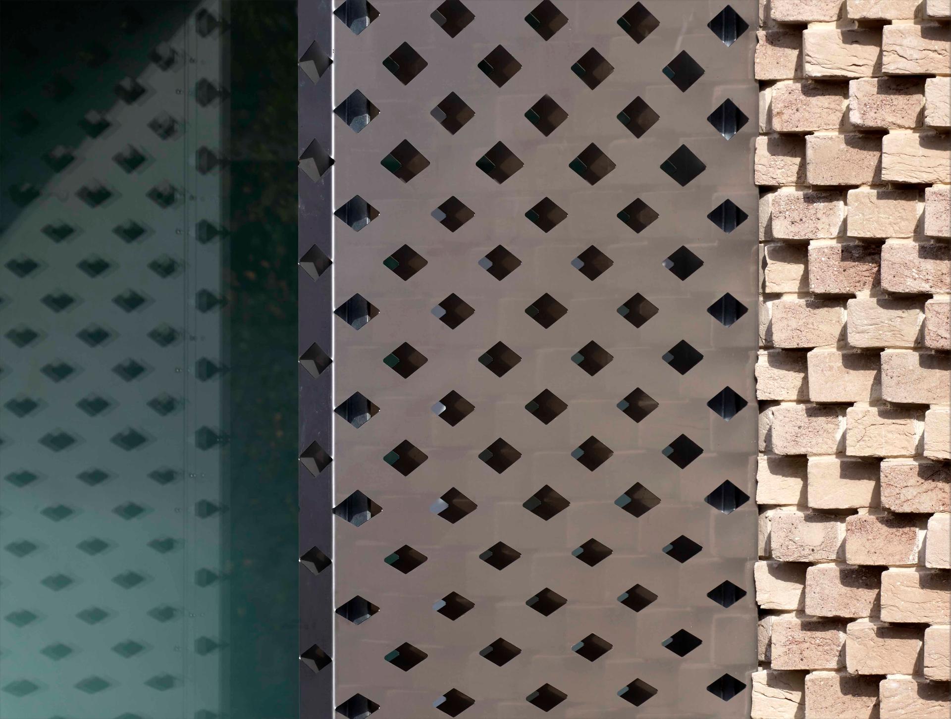 Hindmans Yard - image 3