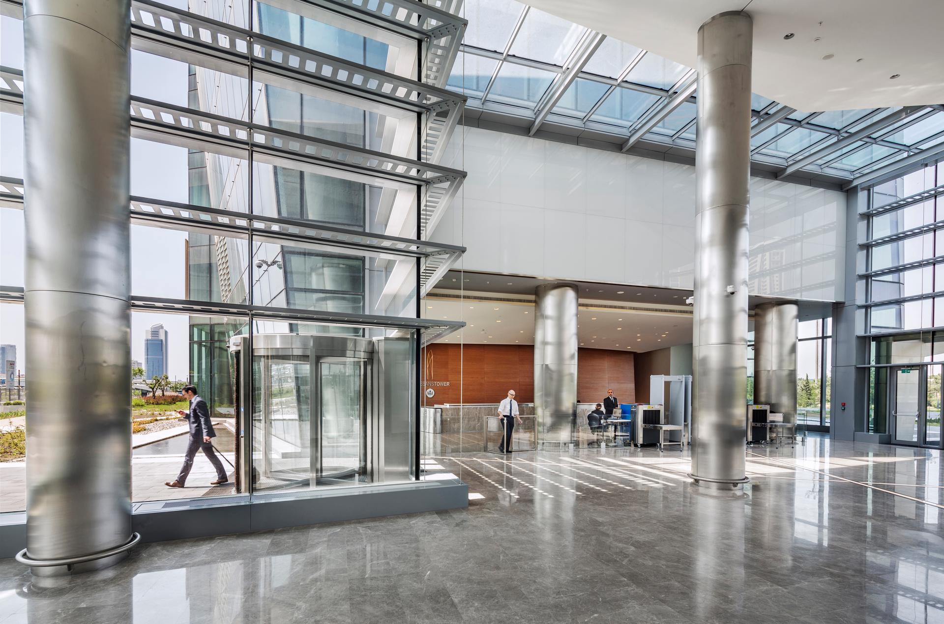 Allianz Tower - image 4