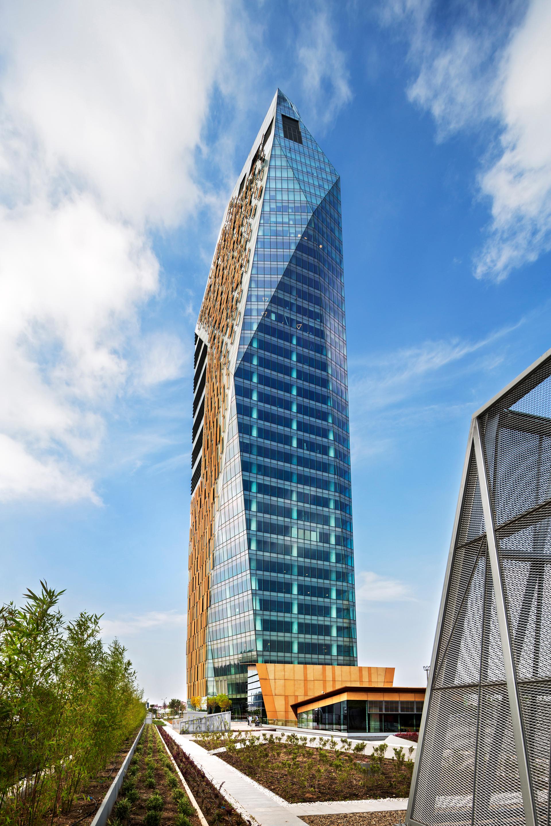 Allianz Tower - image 5