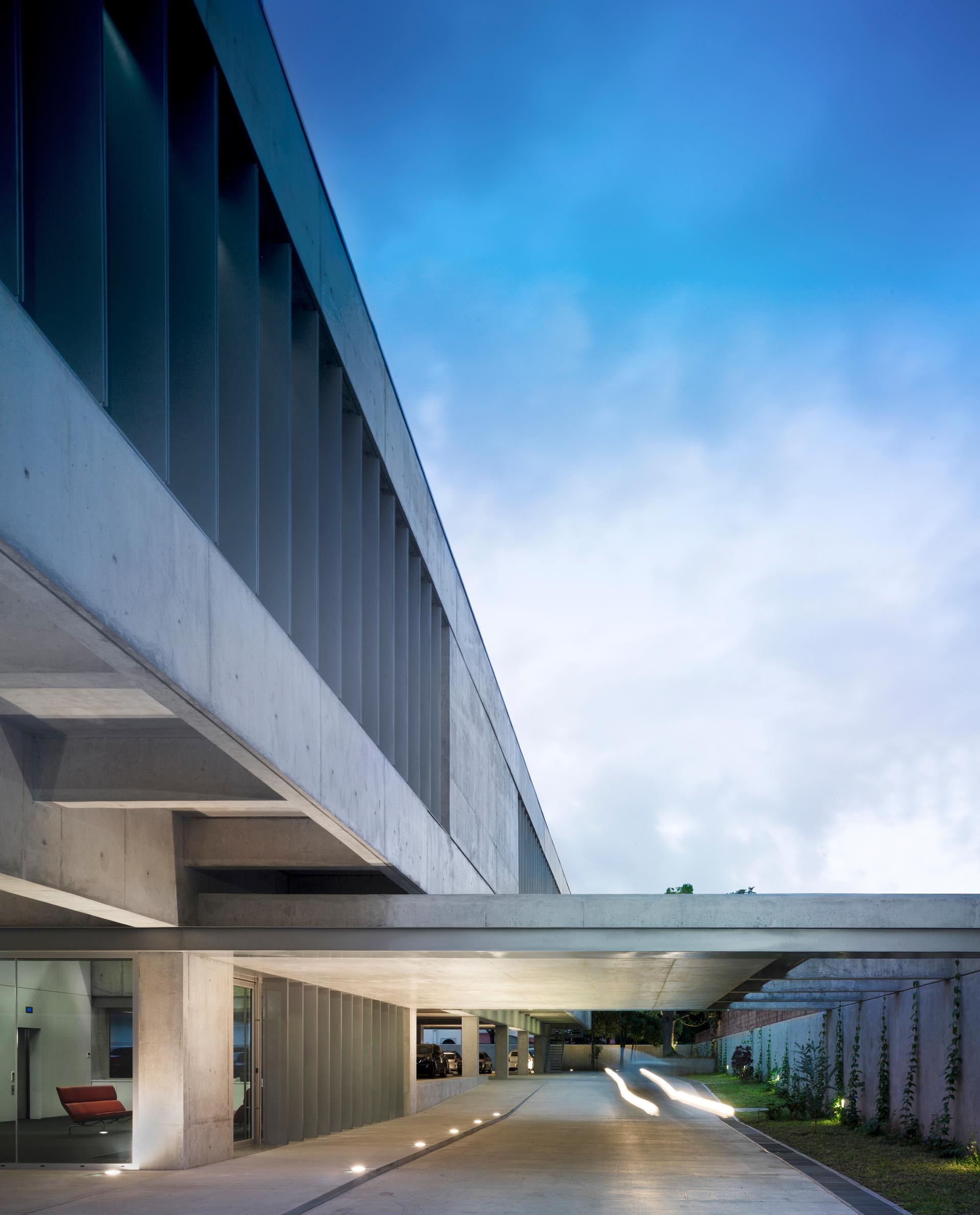 Puma Energy El Salvador Headquarters - image 7