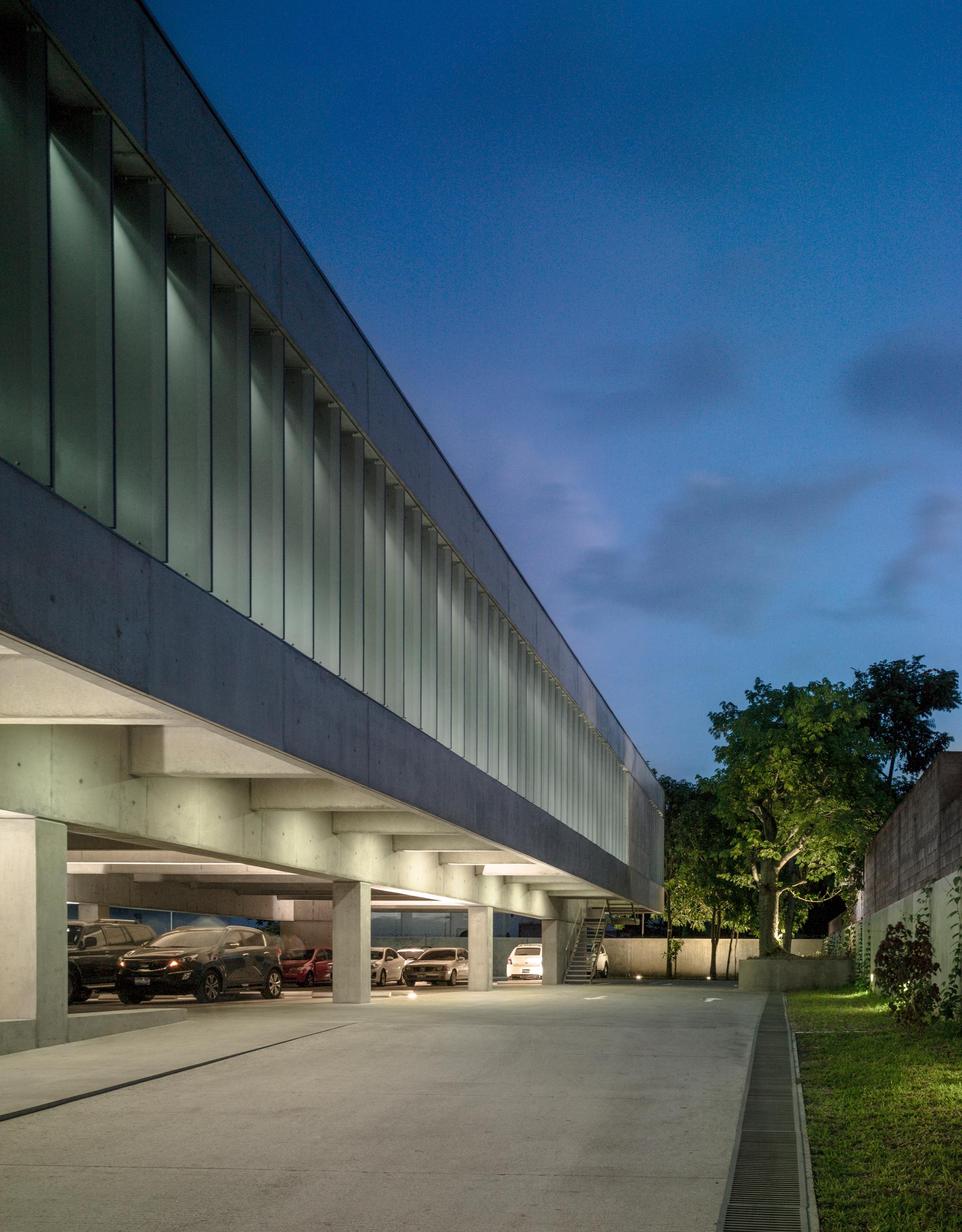 Puma Energy El Salvador Headquarters - image 8