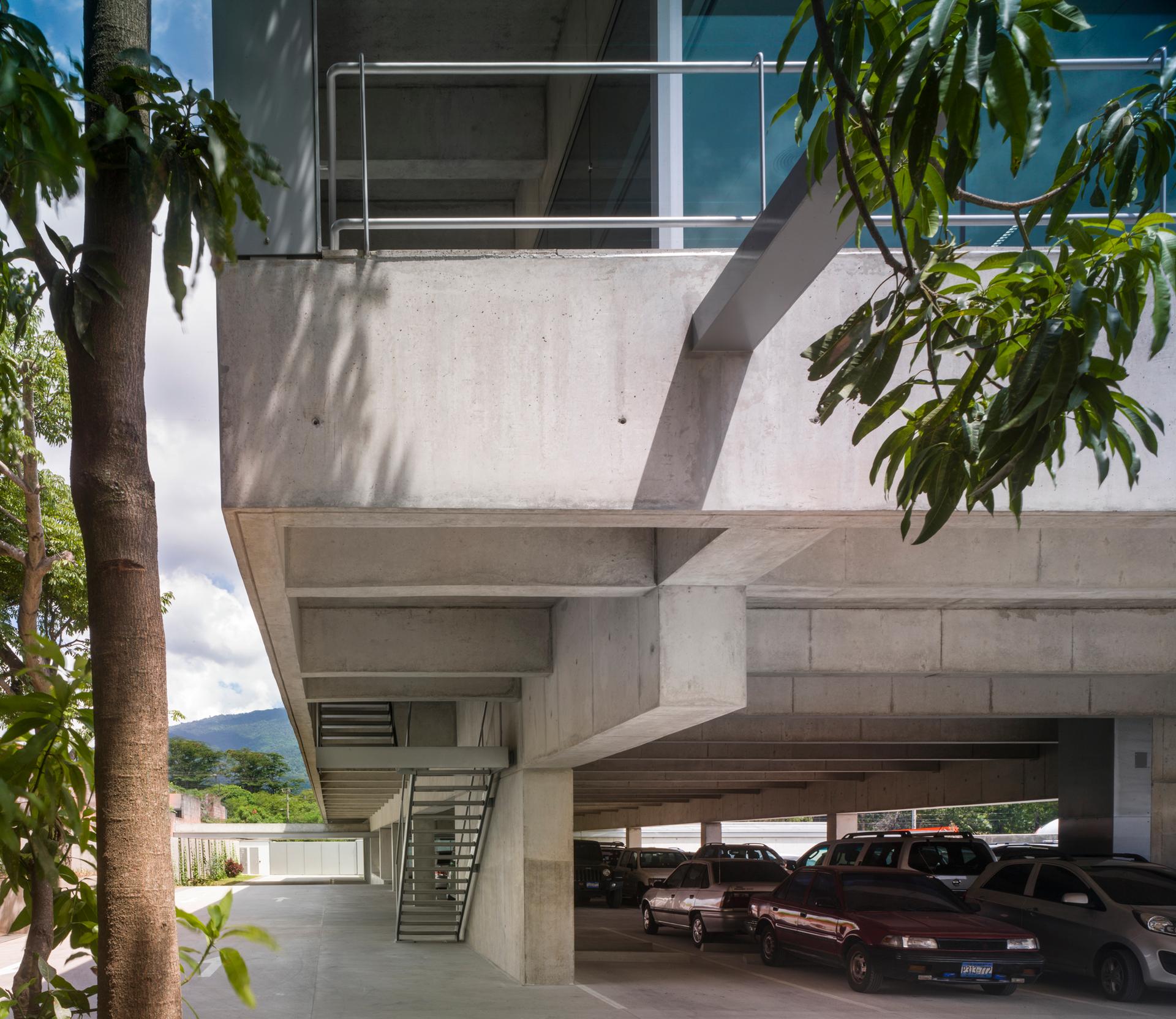 Puma Energy El Salvador Headquarters - image 14