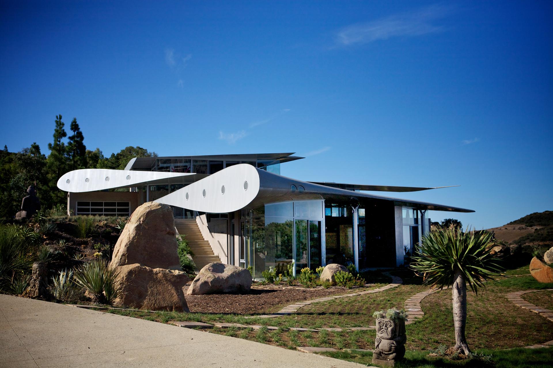 747 House - image 3