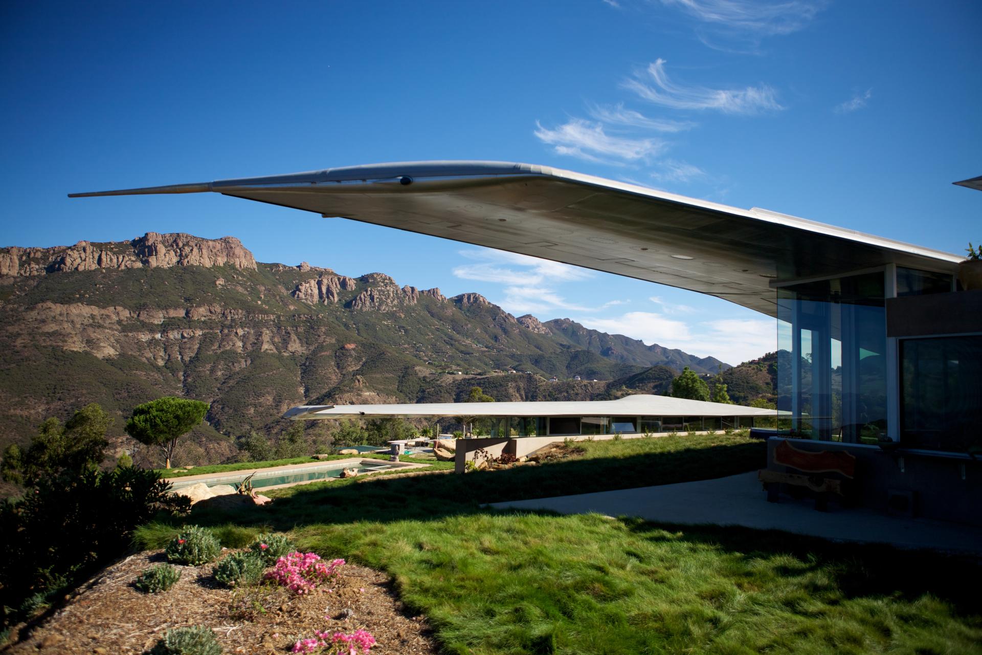 747 House - image 4