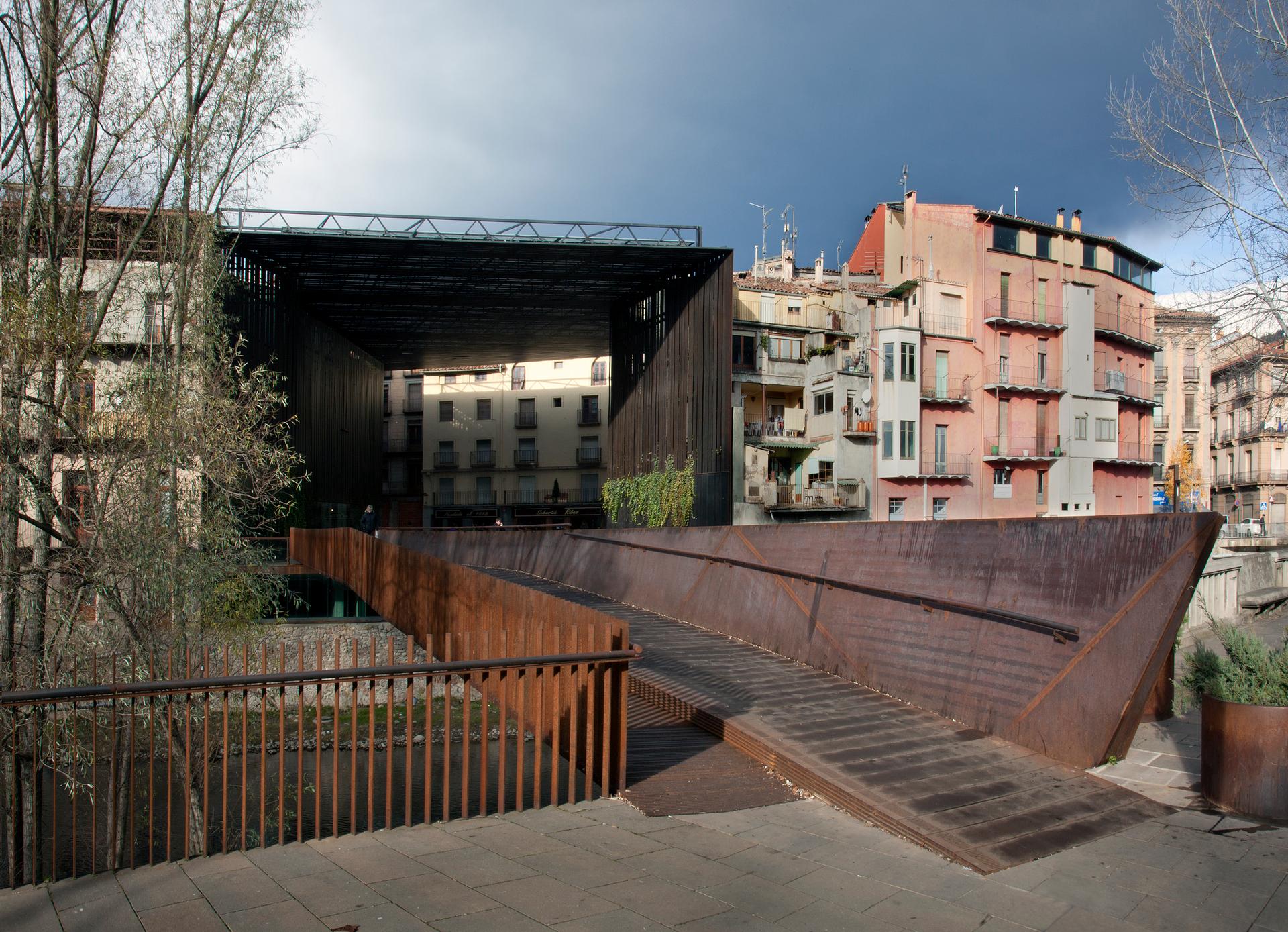 La Lira Theatre. Public Space - image 3