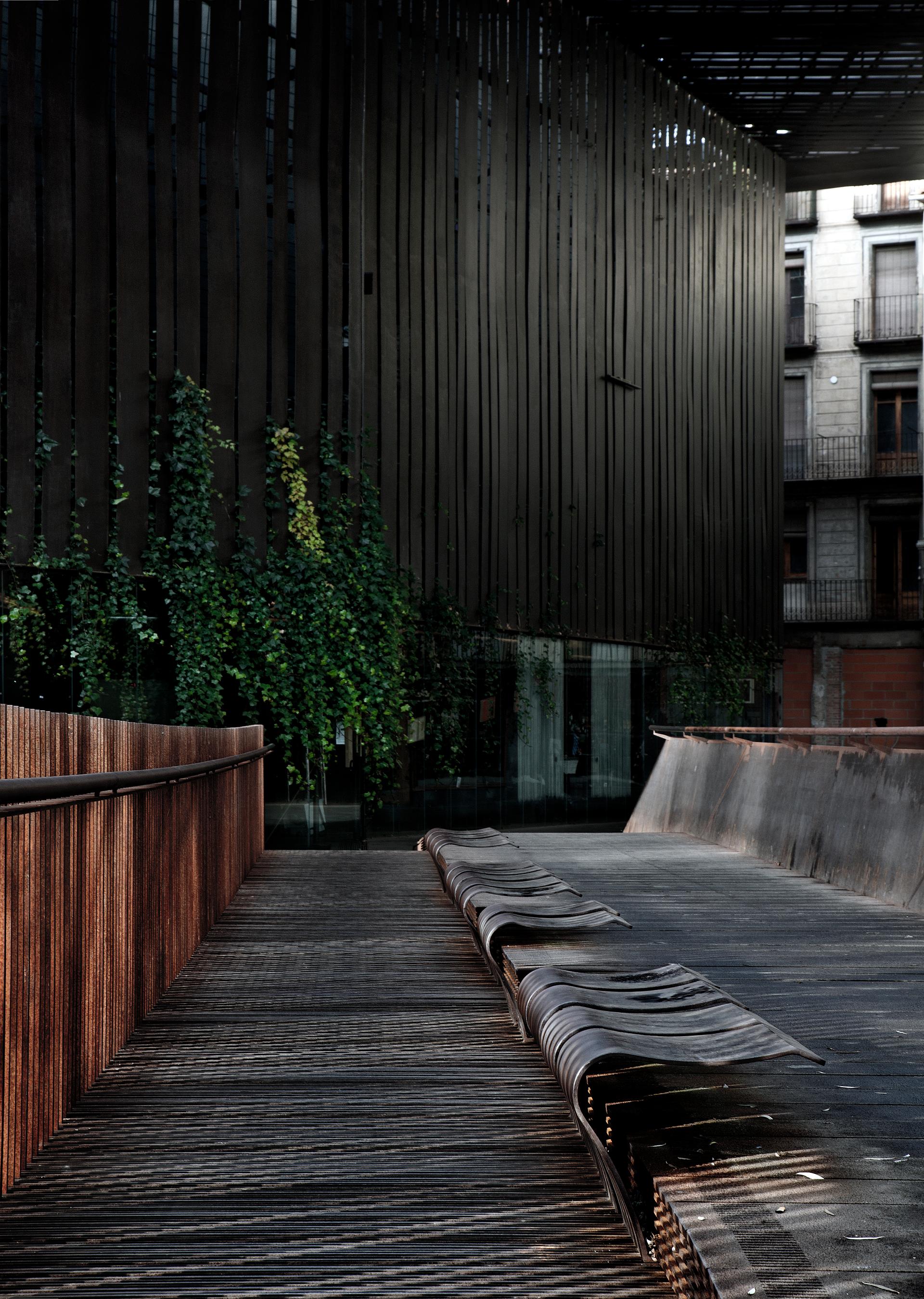 La Lira Theatre. Public Space - image 6